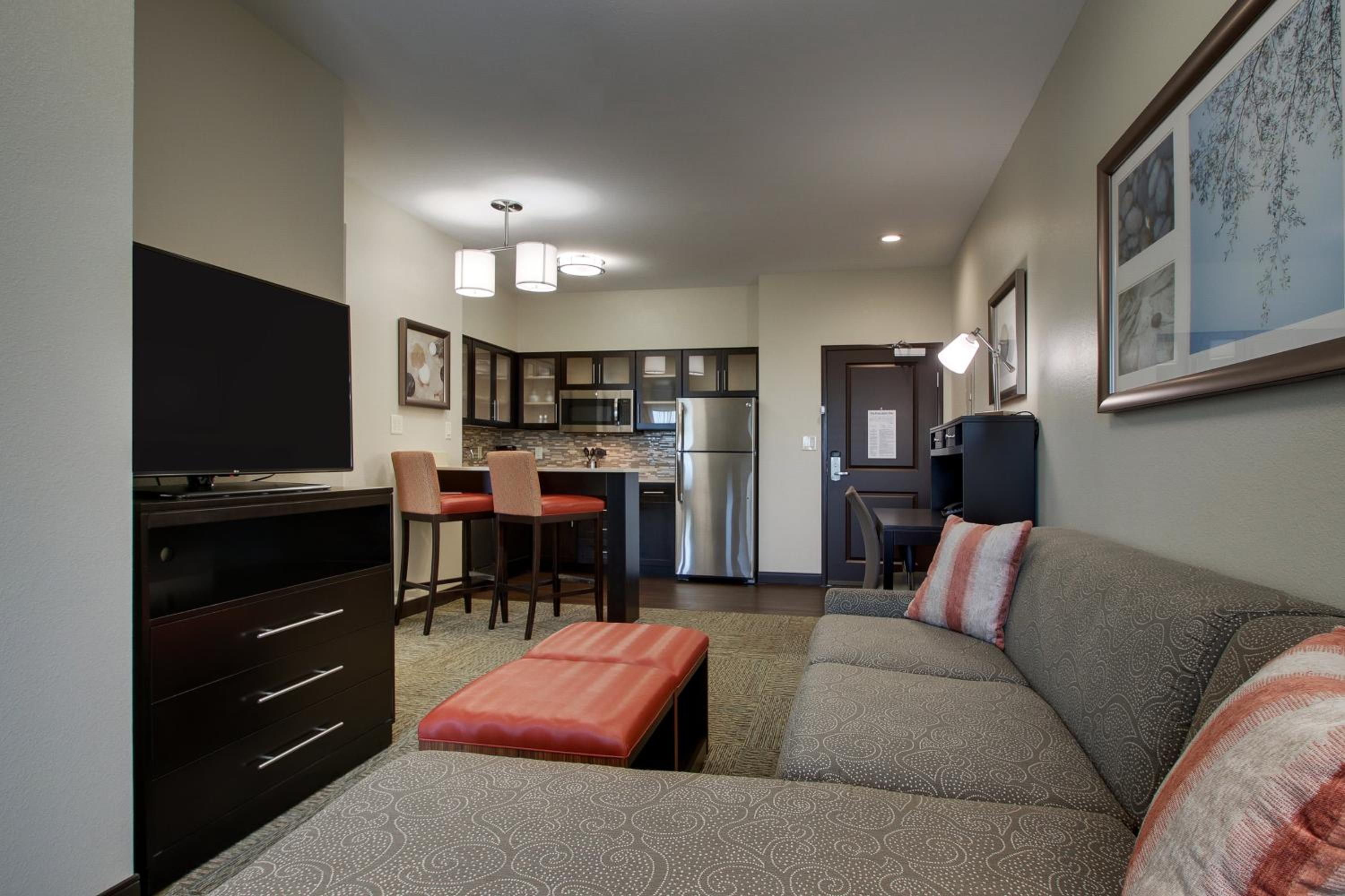 Queen Suite - Hearing Accessible photo 3