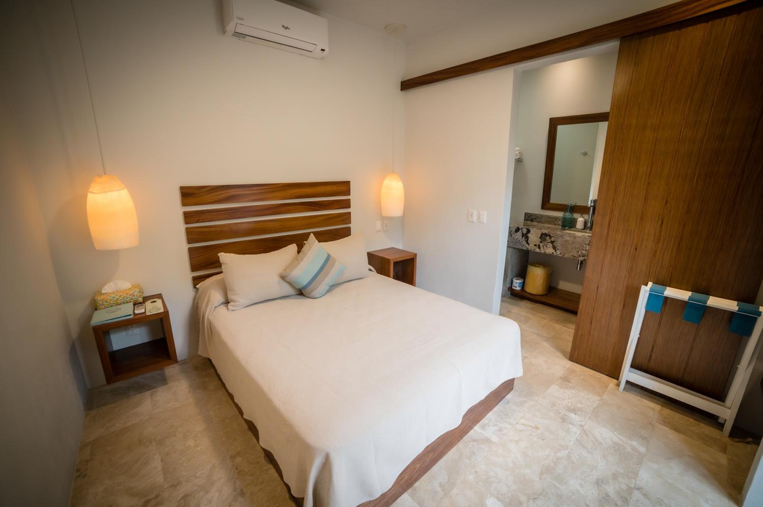 Queen Room photo 1