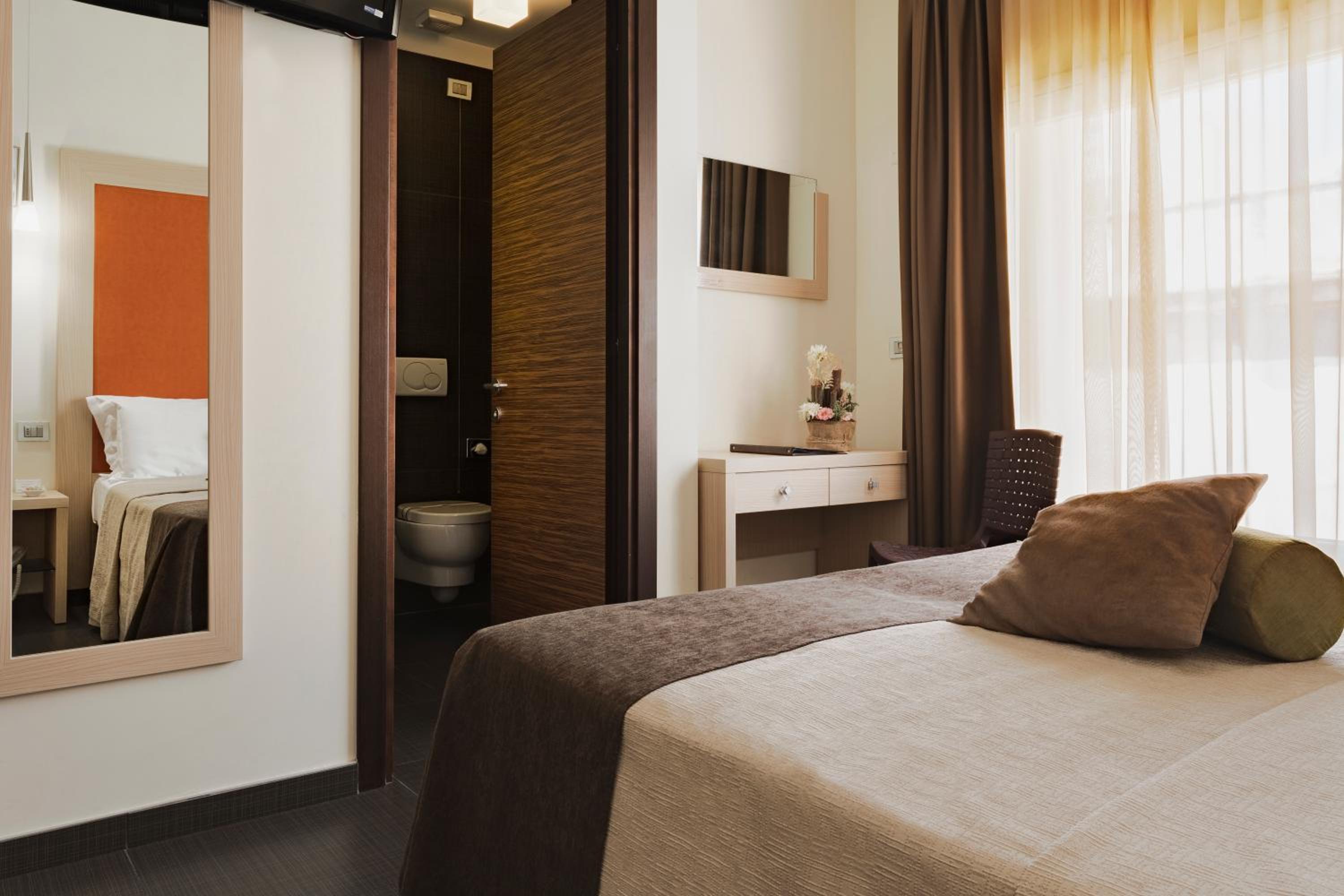 Superior Double or Twin Room with balcony - Photo 1