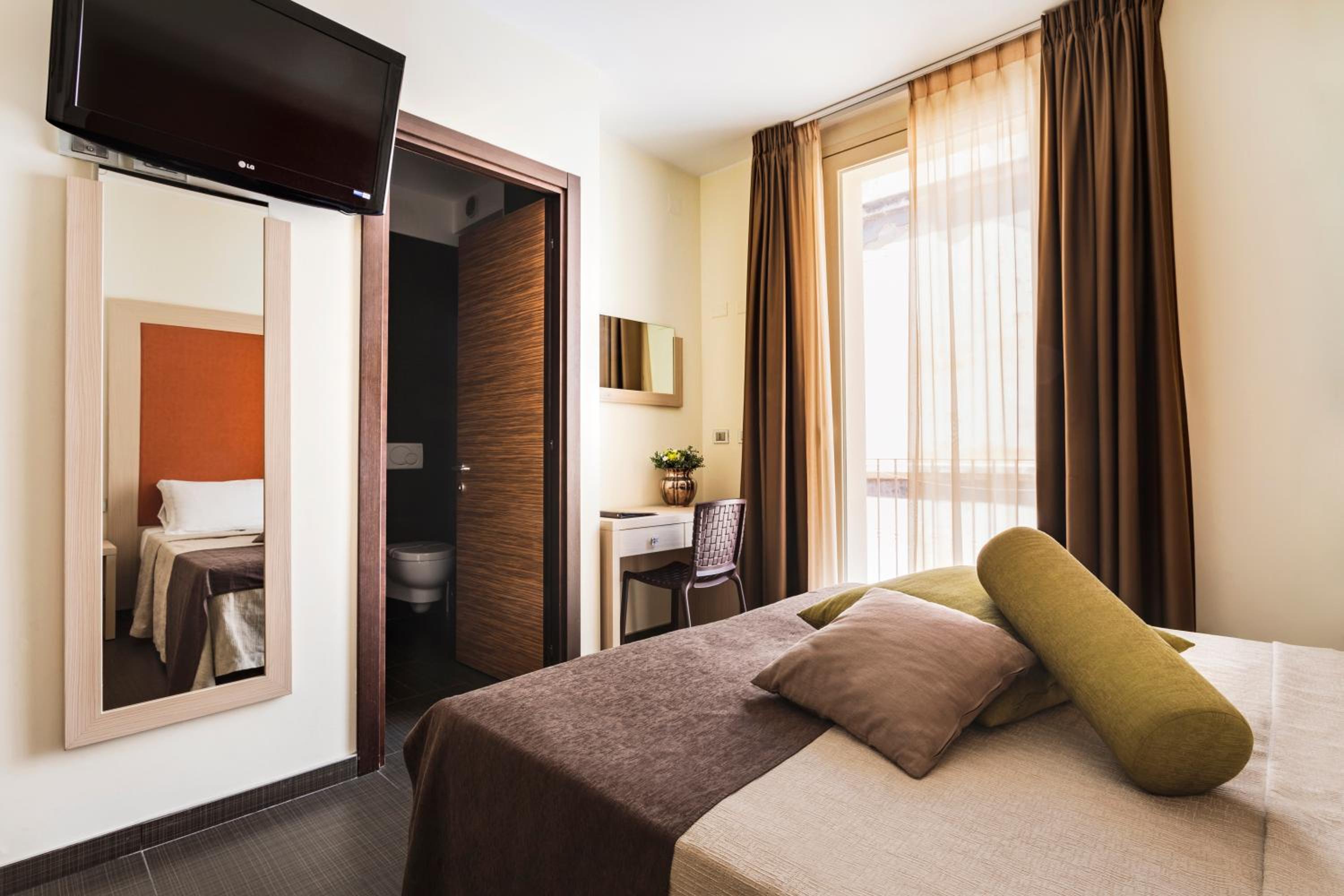 Superior Double or Twin Room with balcony - Photo 5