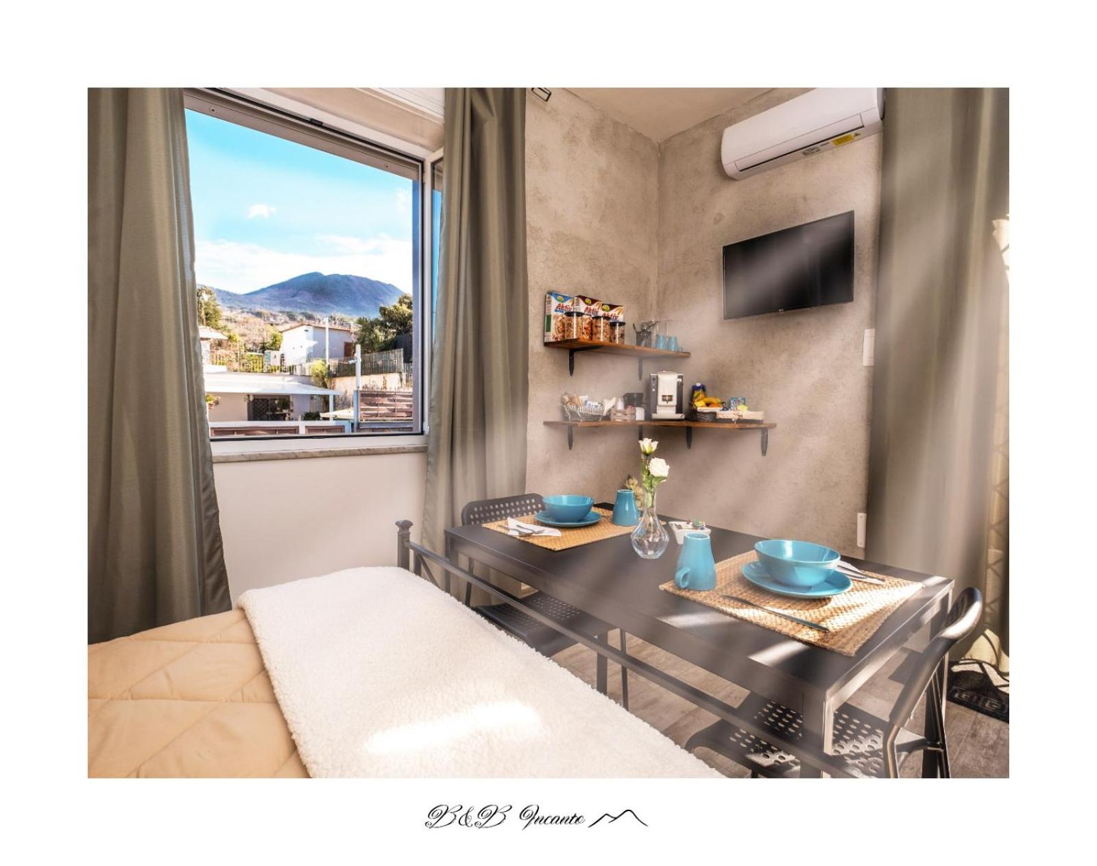Double Room with Mountain View - Photo 9