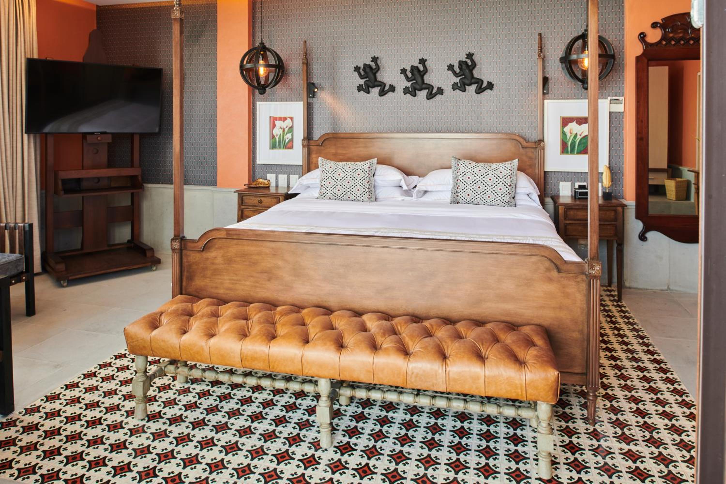 Deluxe Suite with Sea View - Photo 12