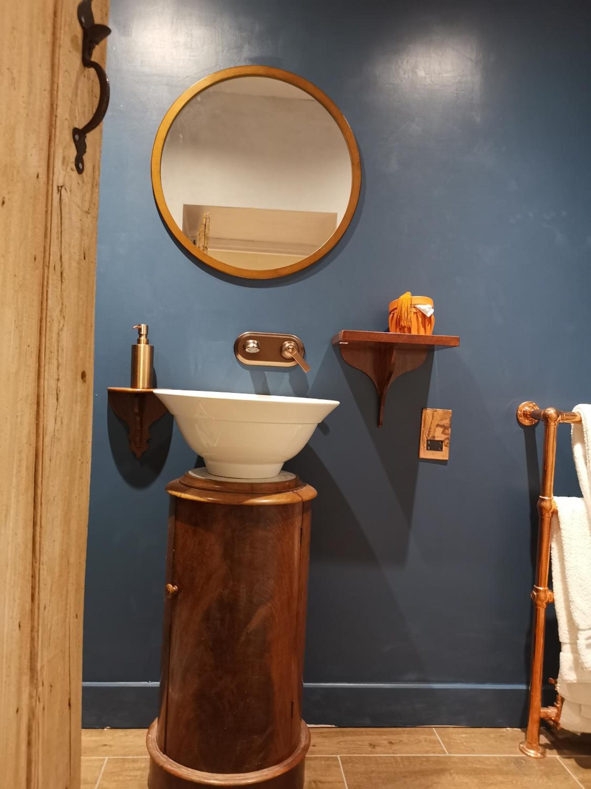 Deluxe King Room - Photo 5