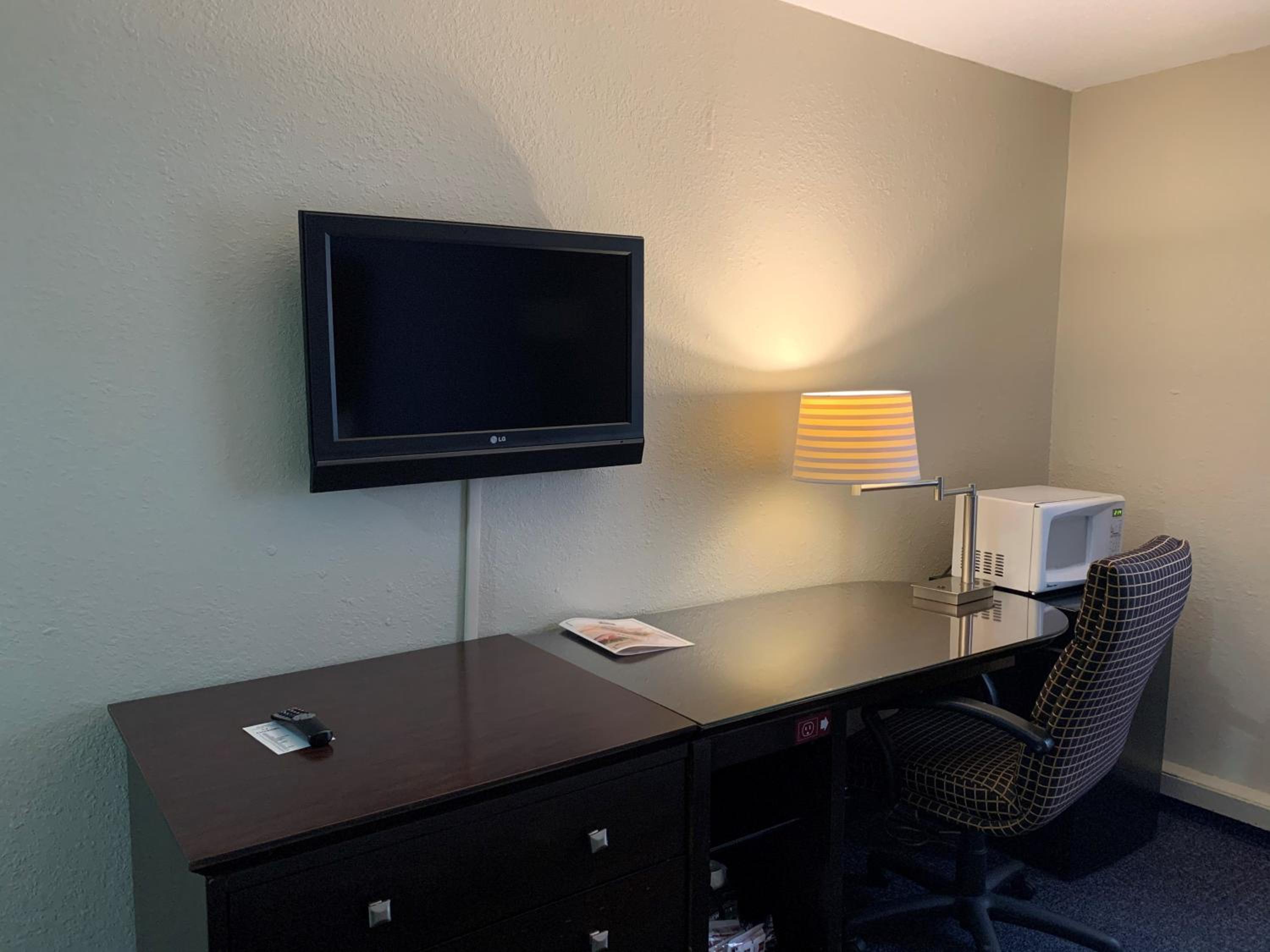 Deluxe King Studio Suite - Non-Smoking - Photo 2