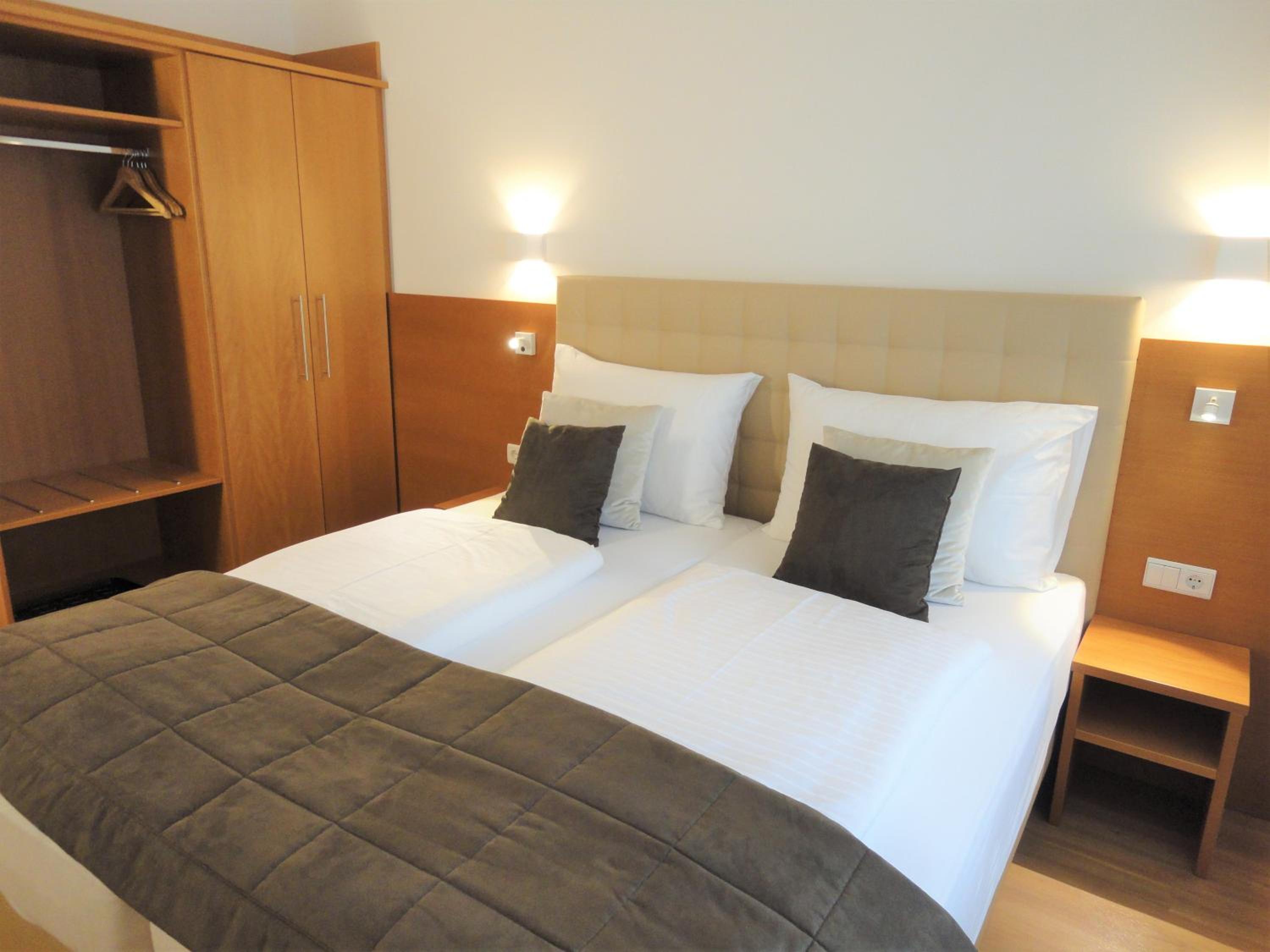 Double Room - Photo 16