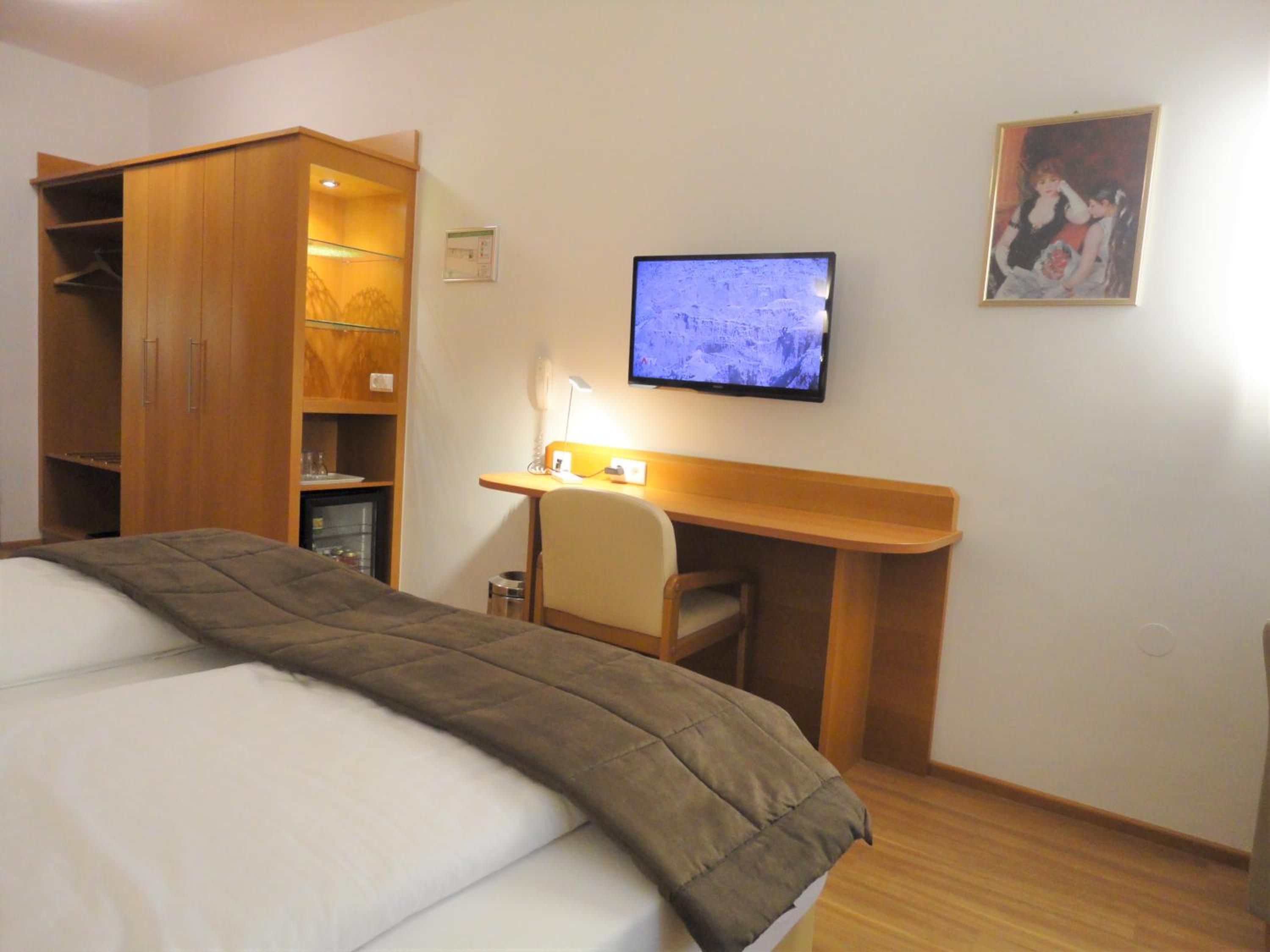 Double Room - Photo 11