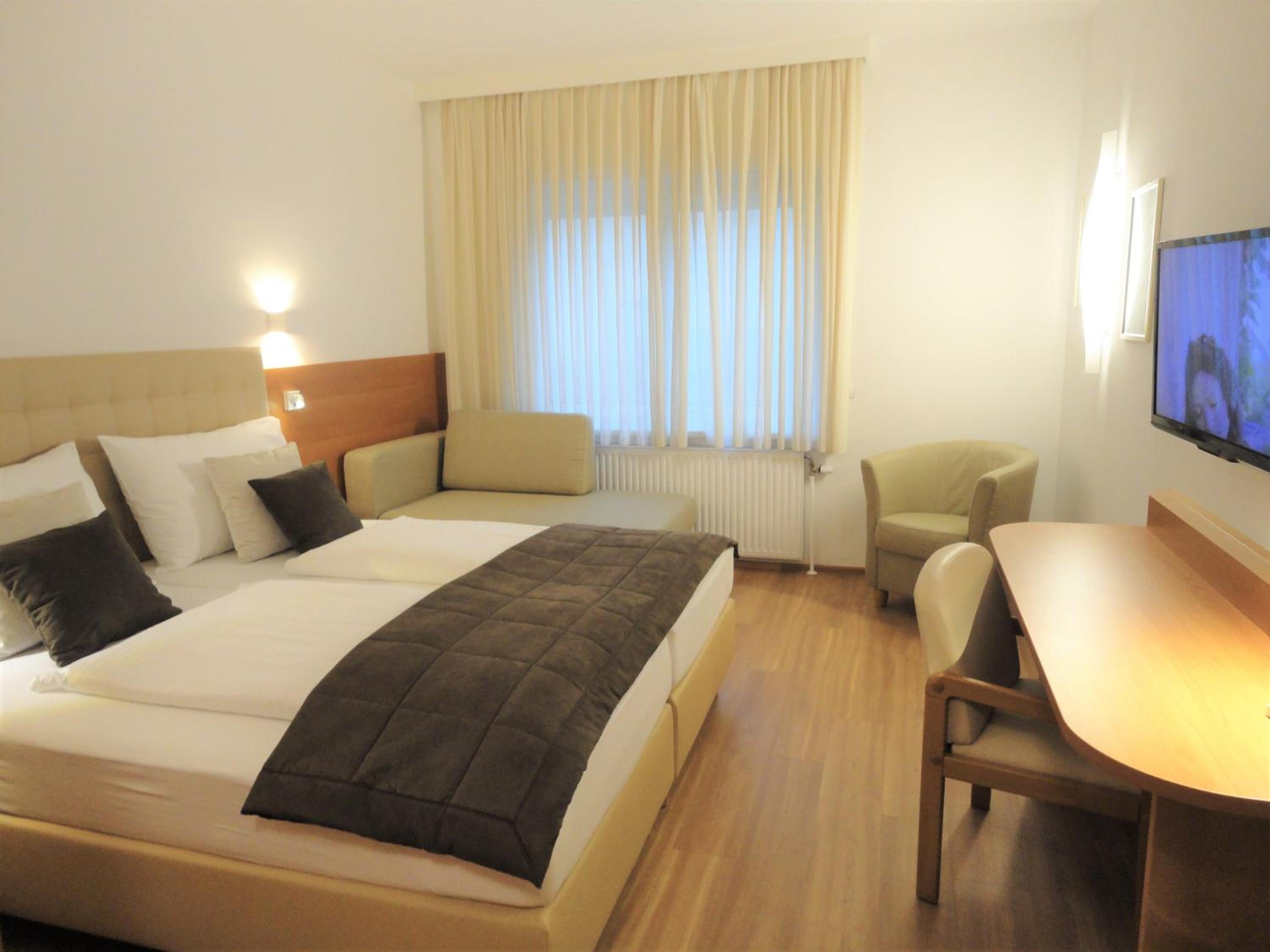 Double Room - Photo 12