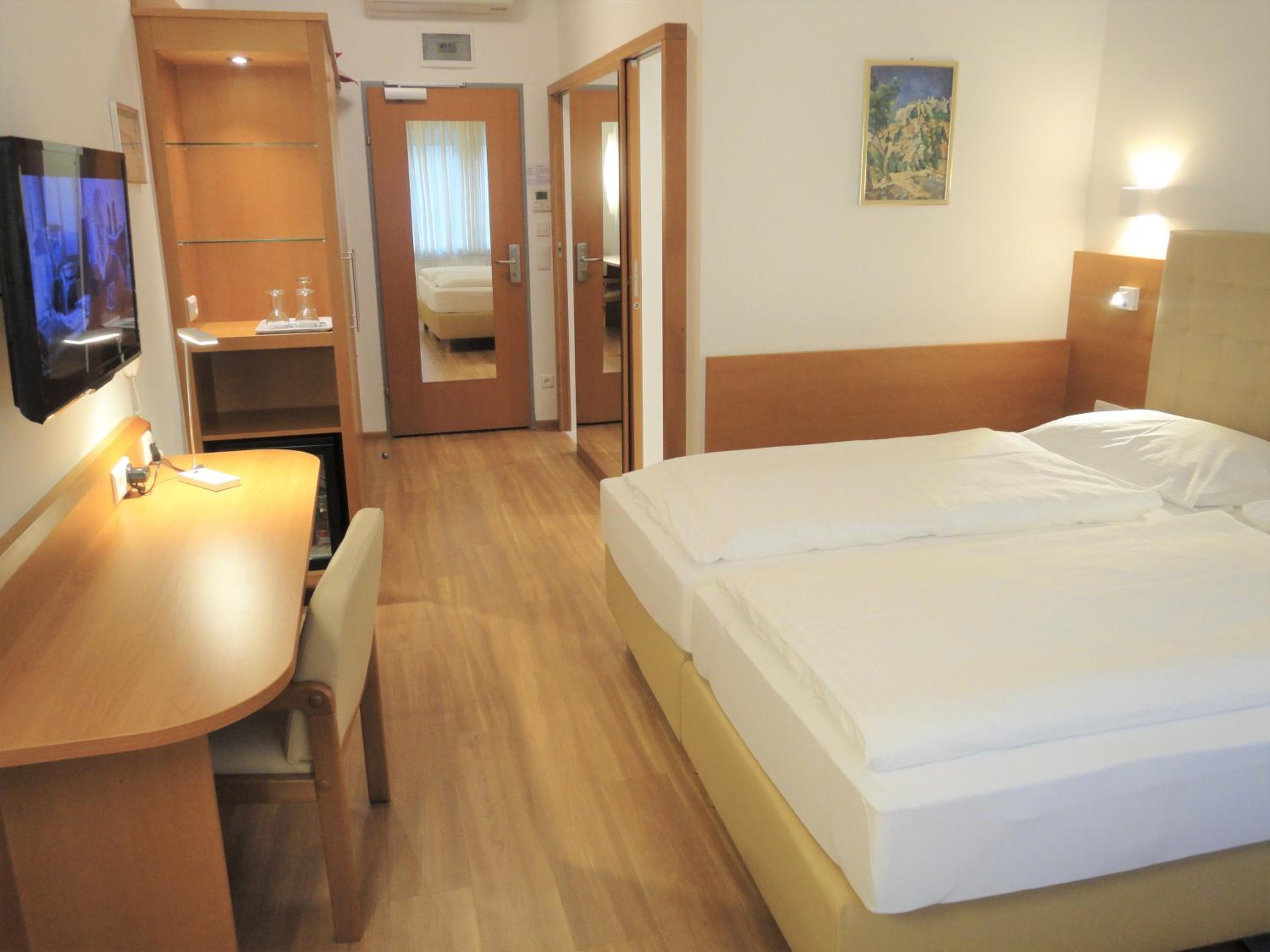 Double Room - Photo 13