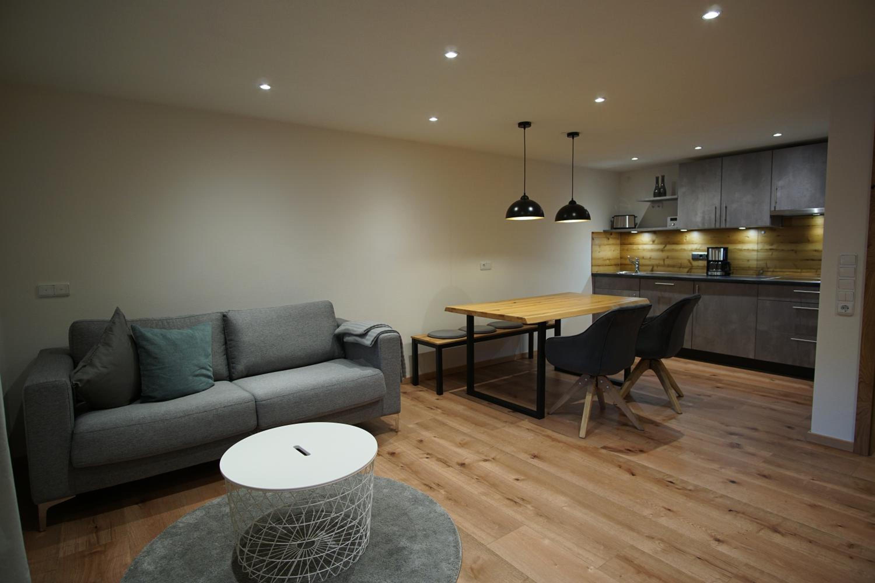 One-Bedroom Apartment photo 1