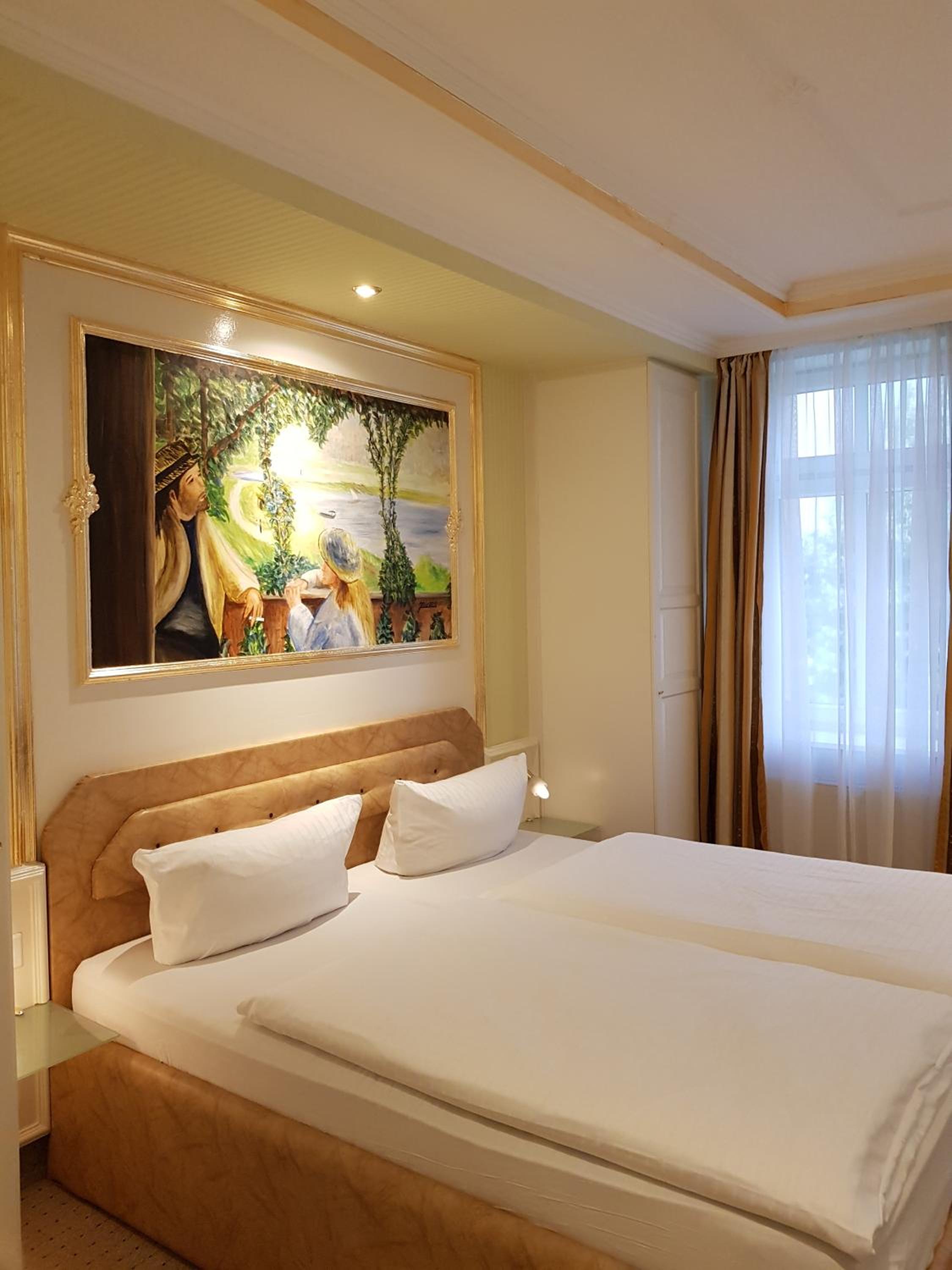 Standard Double Room - Photo 15