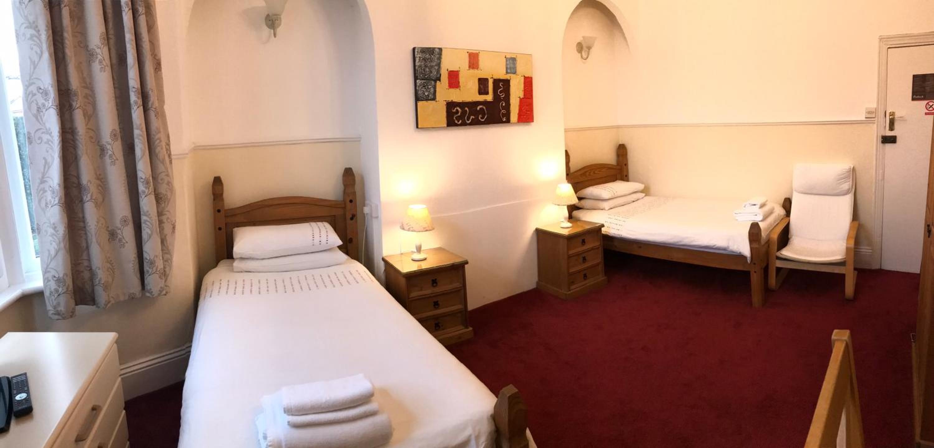 Large Twin Room - Ground Floor - Photo 3