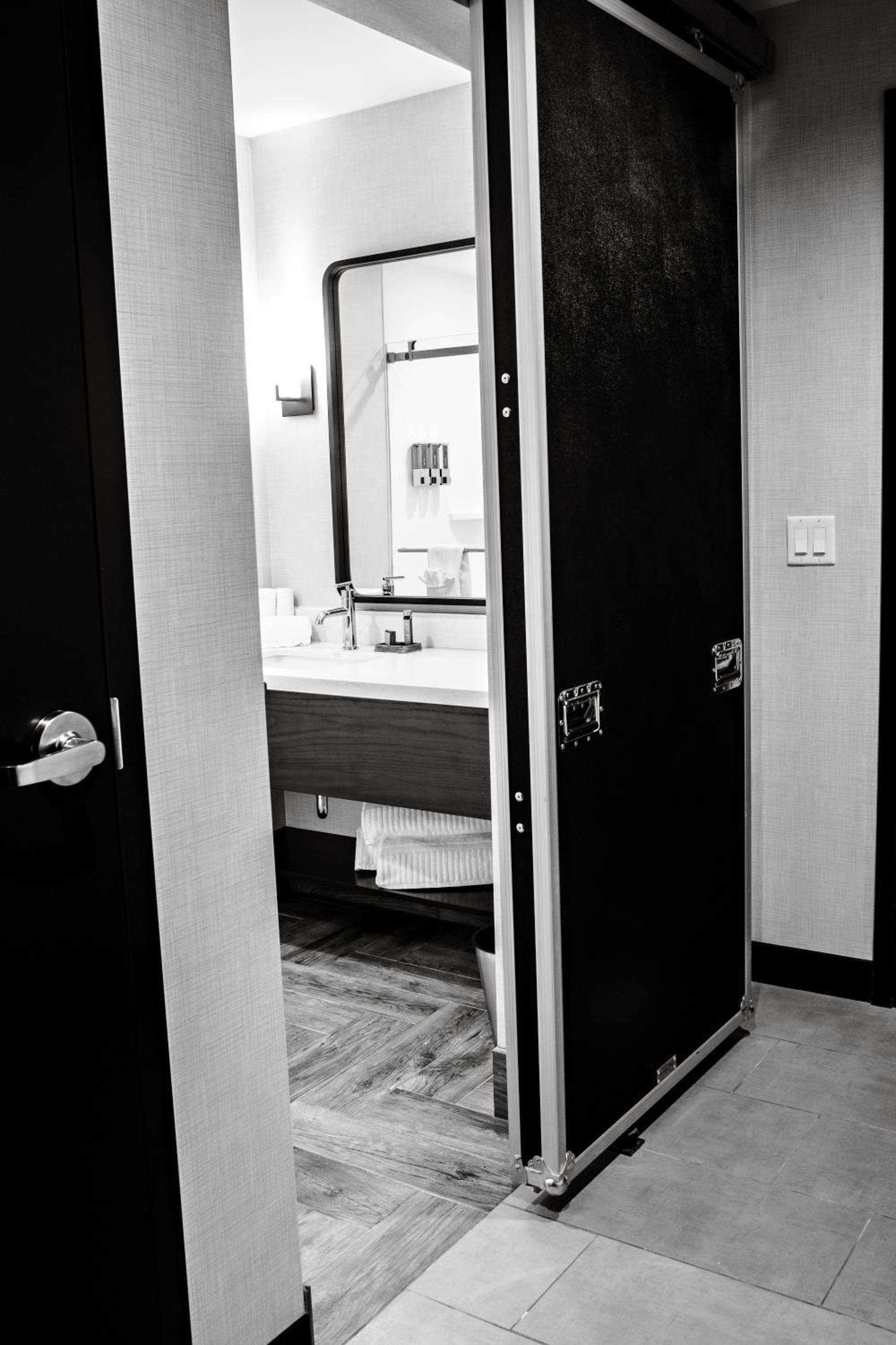 Deluxe Queen Room - Photo 4