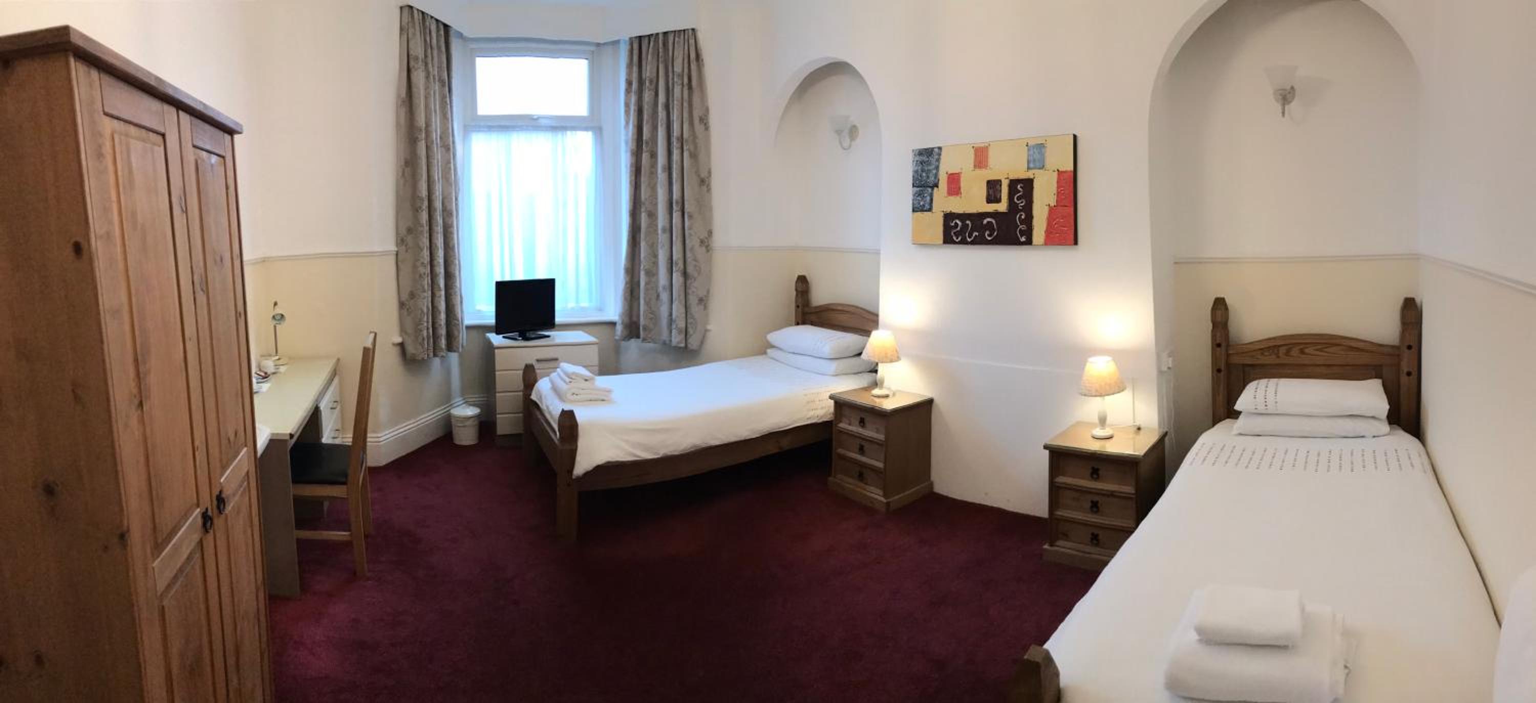 Large Twin Room - Ground Floor - Photo 2