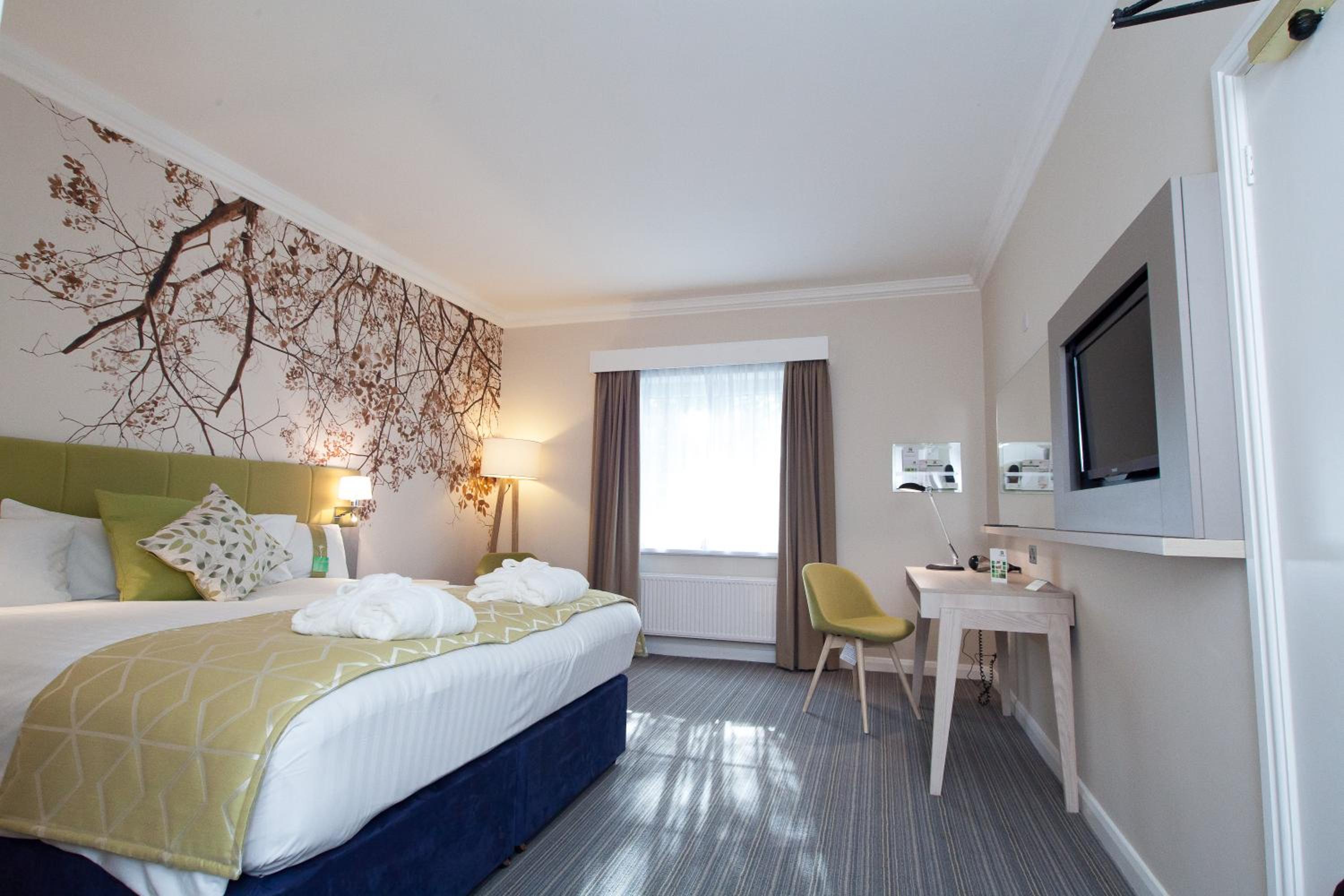 King Room - Non-Smoking - Photo 5