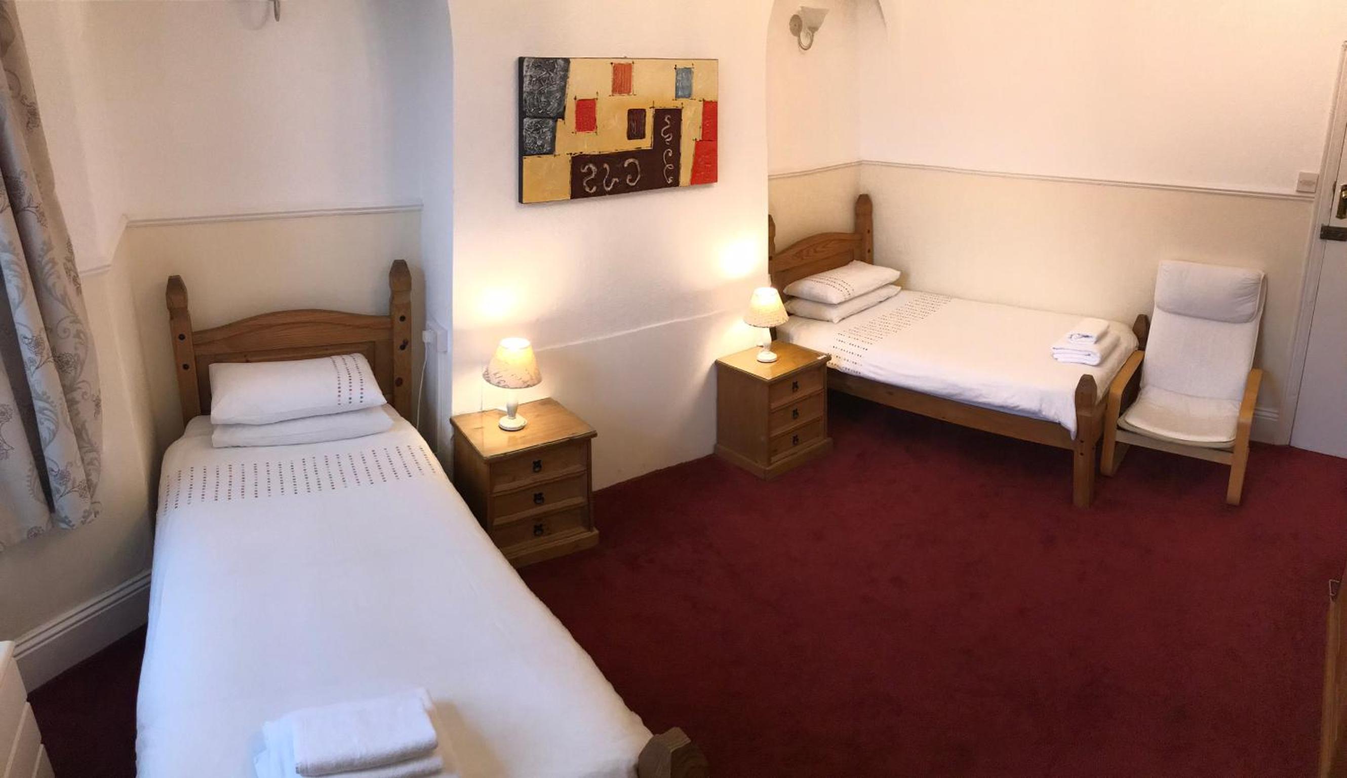 Large Twin Room - Ground Floor - Photo 1