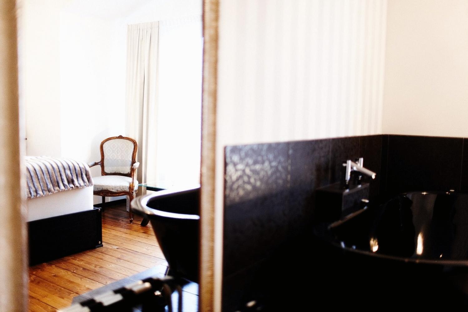 Deluxe Double Room - Photo 9