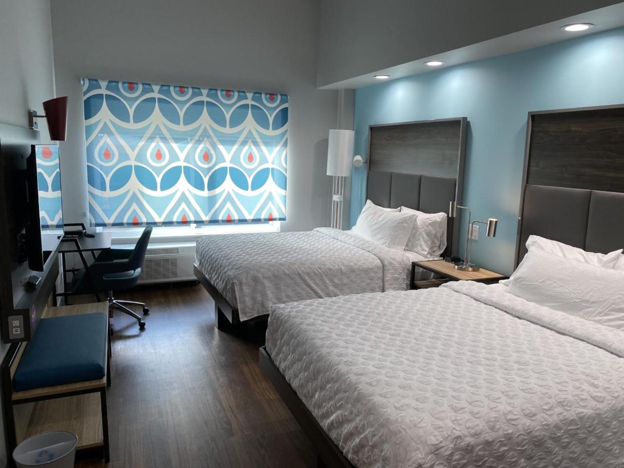 Queen Room with Two Queen Beds - Photo 1