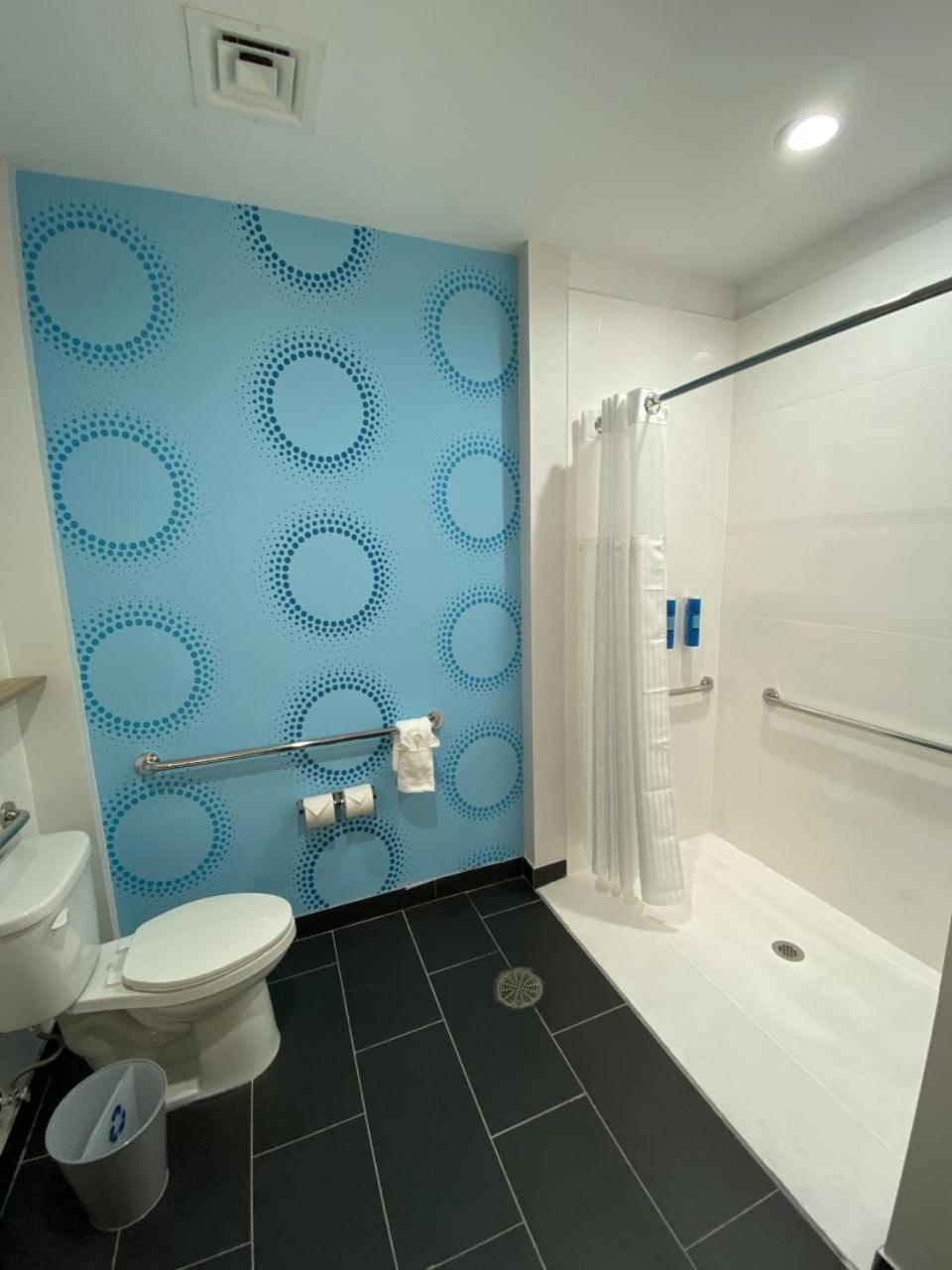 Queen Room with Two Queen Beds - Mobility Access - Photo 2