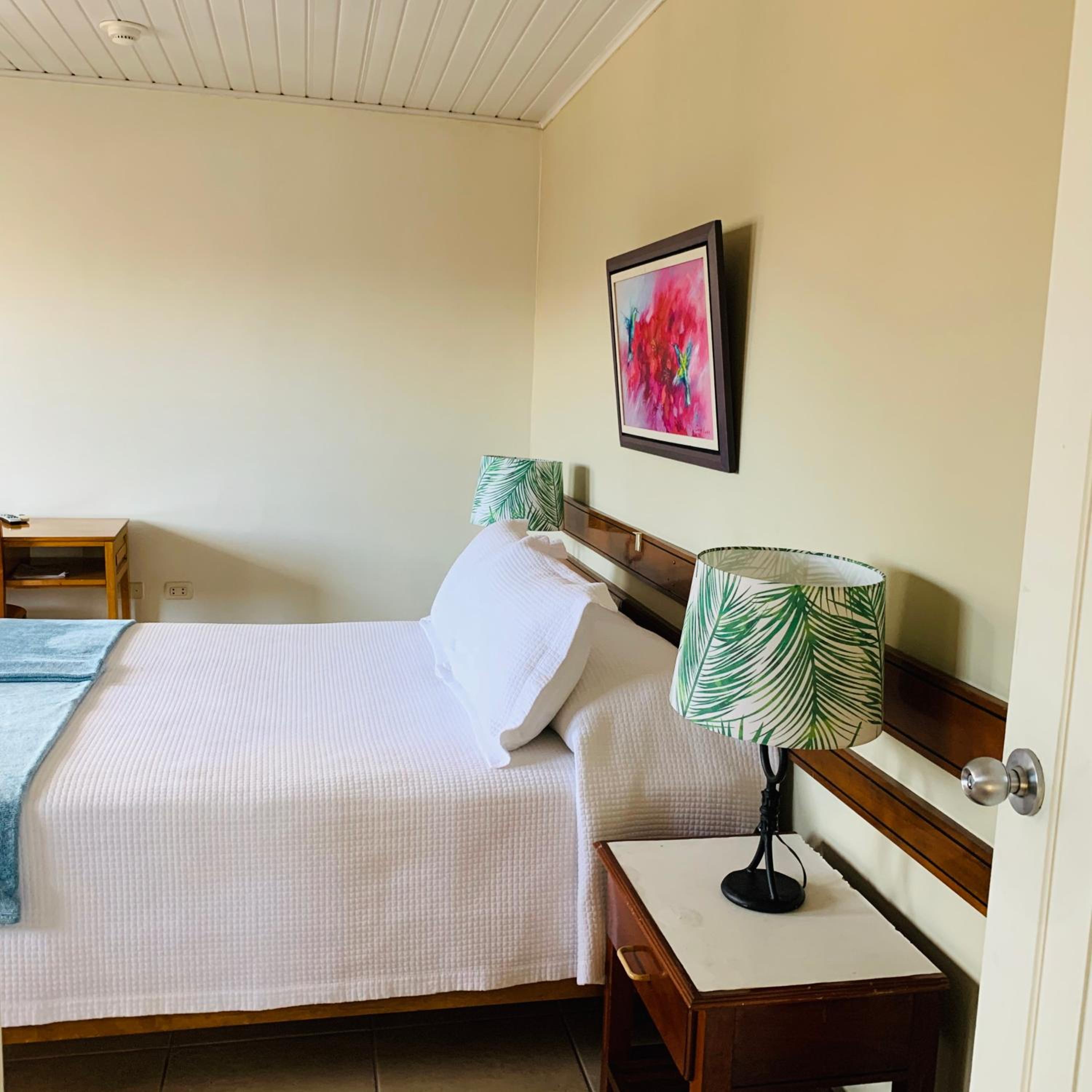 Double Room - Photo 7