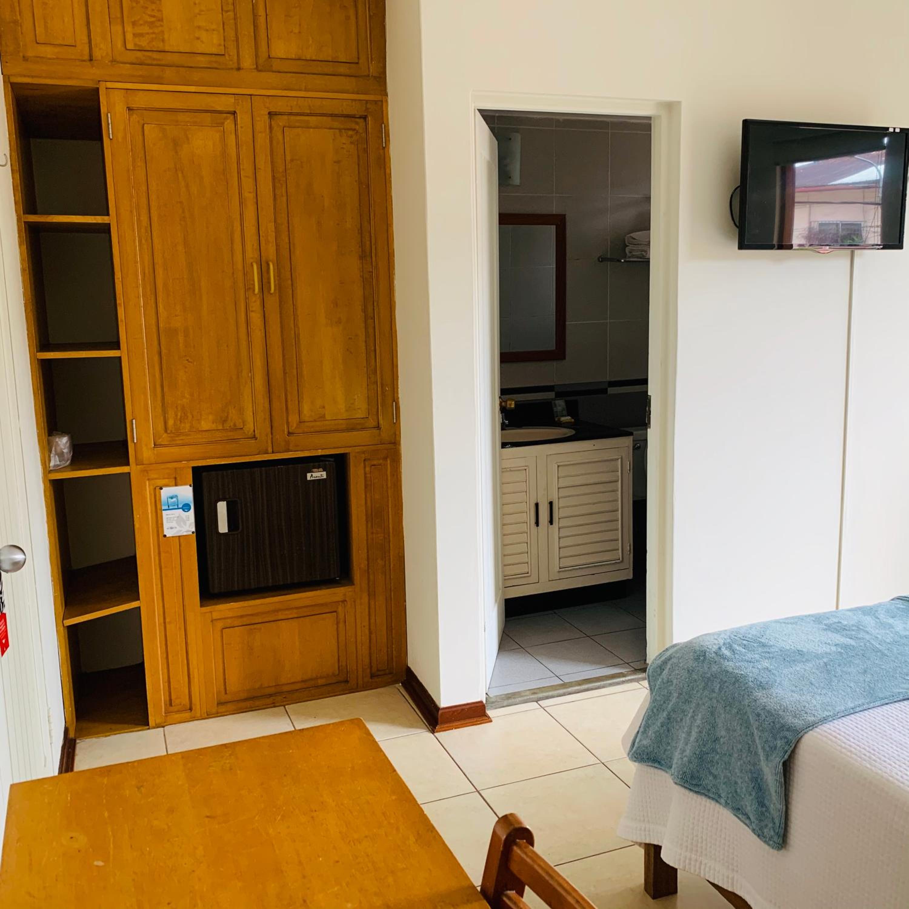 Double Room - Photo 18