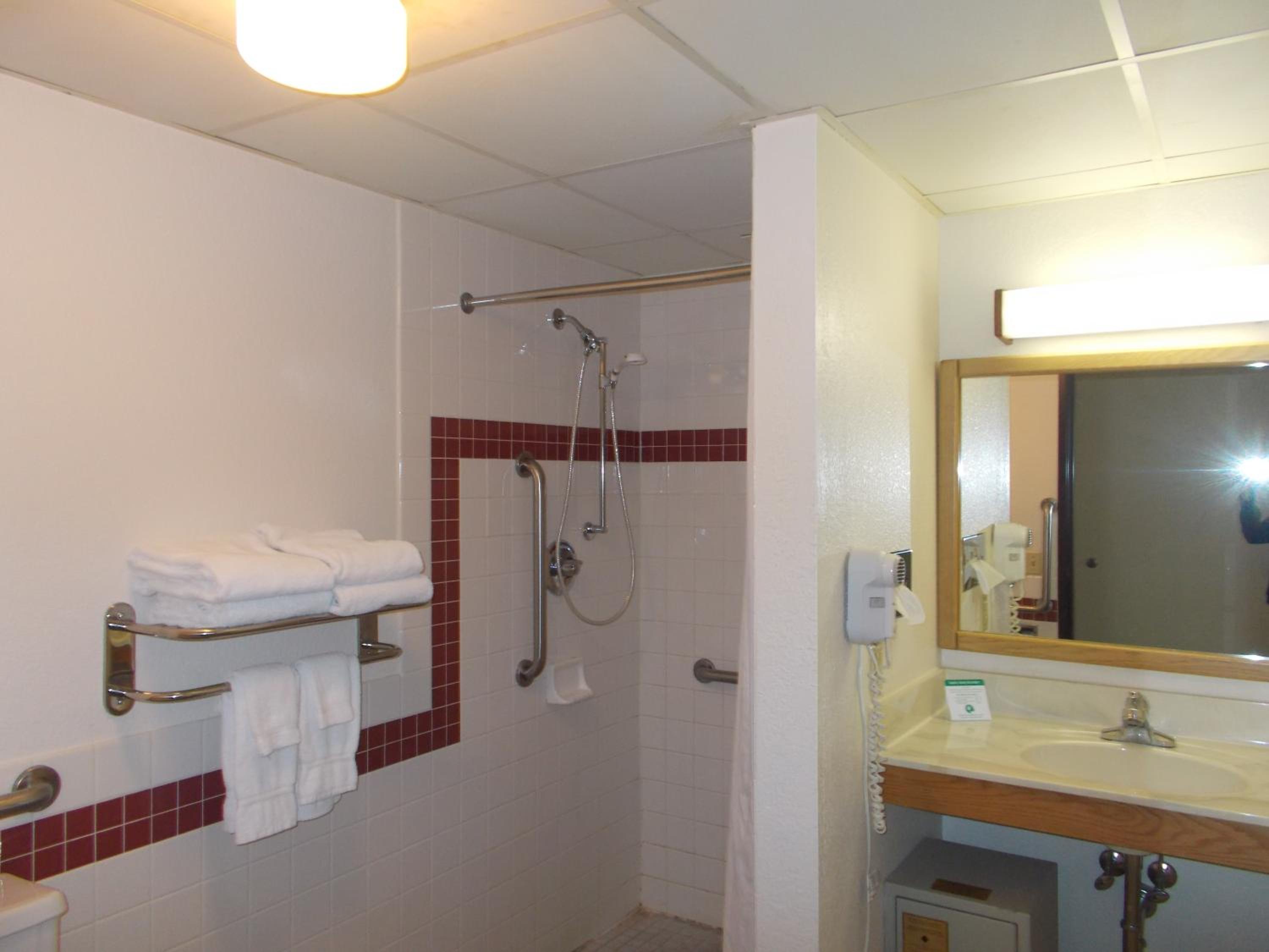 Queen Room with Sofa Bed - Disability Access/Non-Smoking - Photo 2