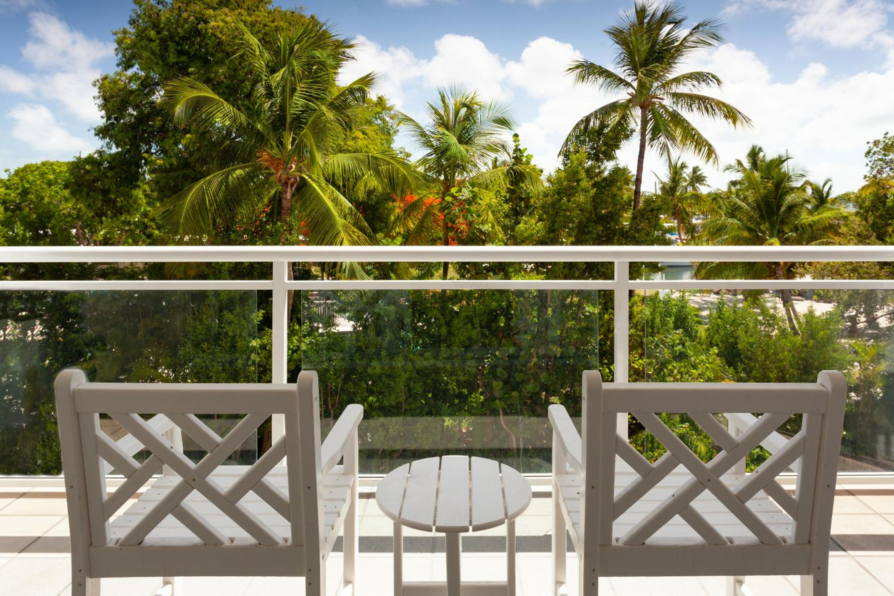 Standard Queen Room with Two Queen Beds and Balcony (Non Smoking) (Accessible) photo 2
