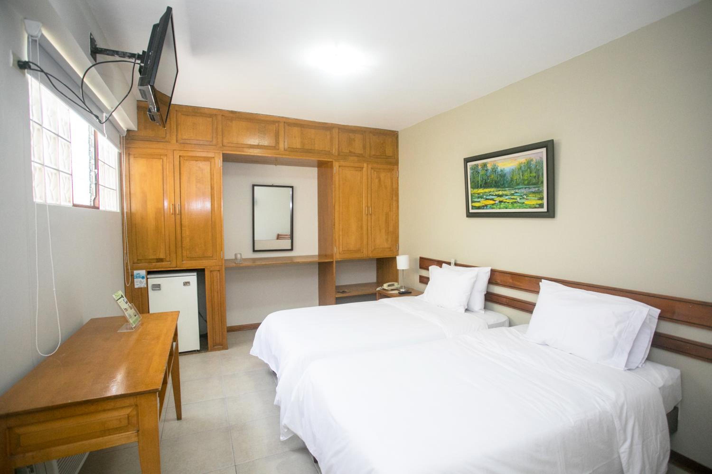 Twin Room - Photo 3