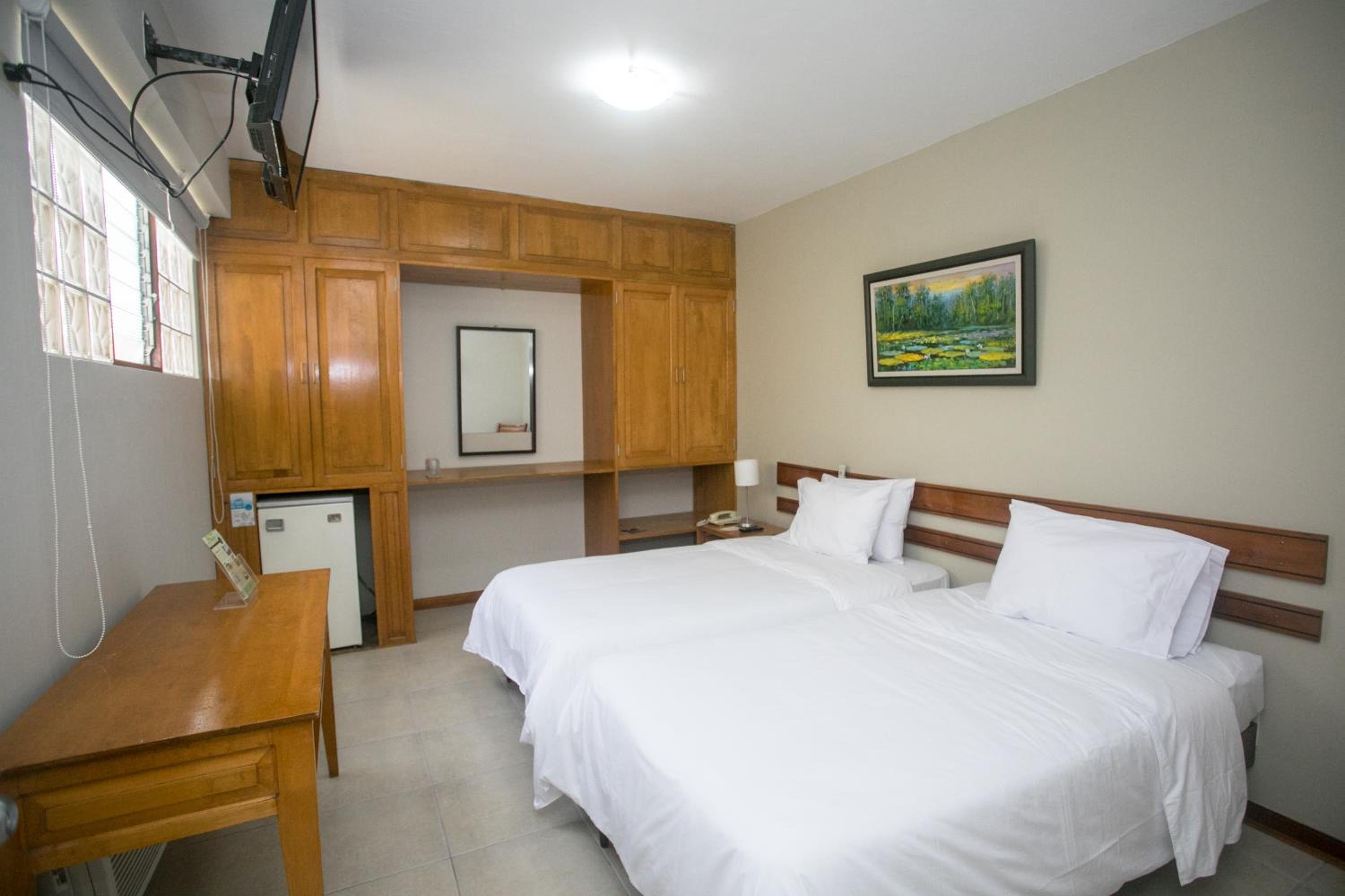 Twin Room - Photo 7