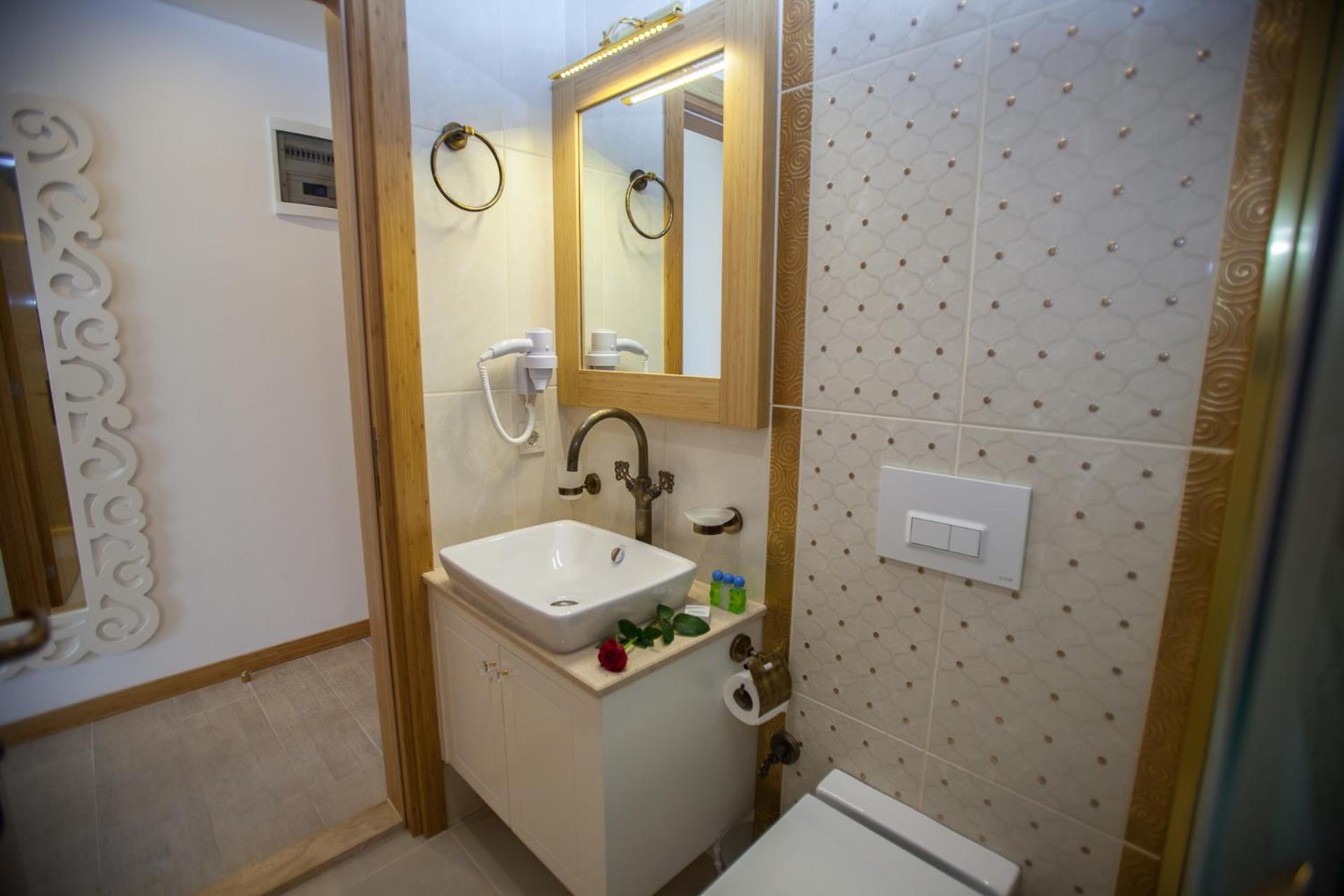Deluxe Double Room with Spa Bath  photo 2