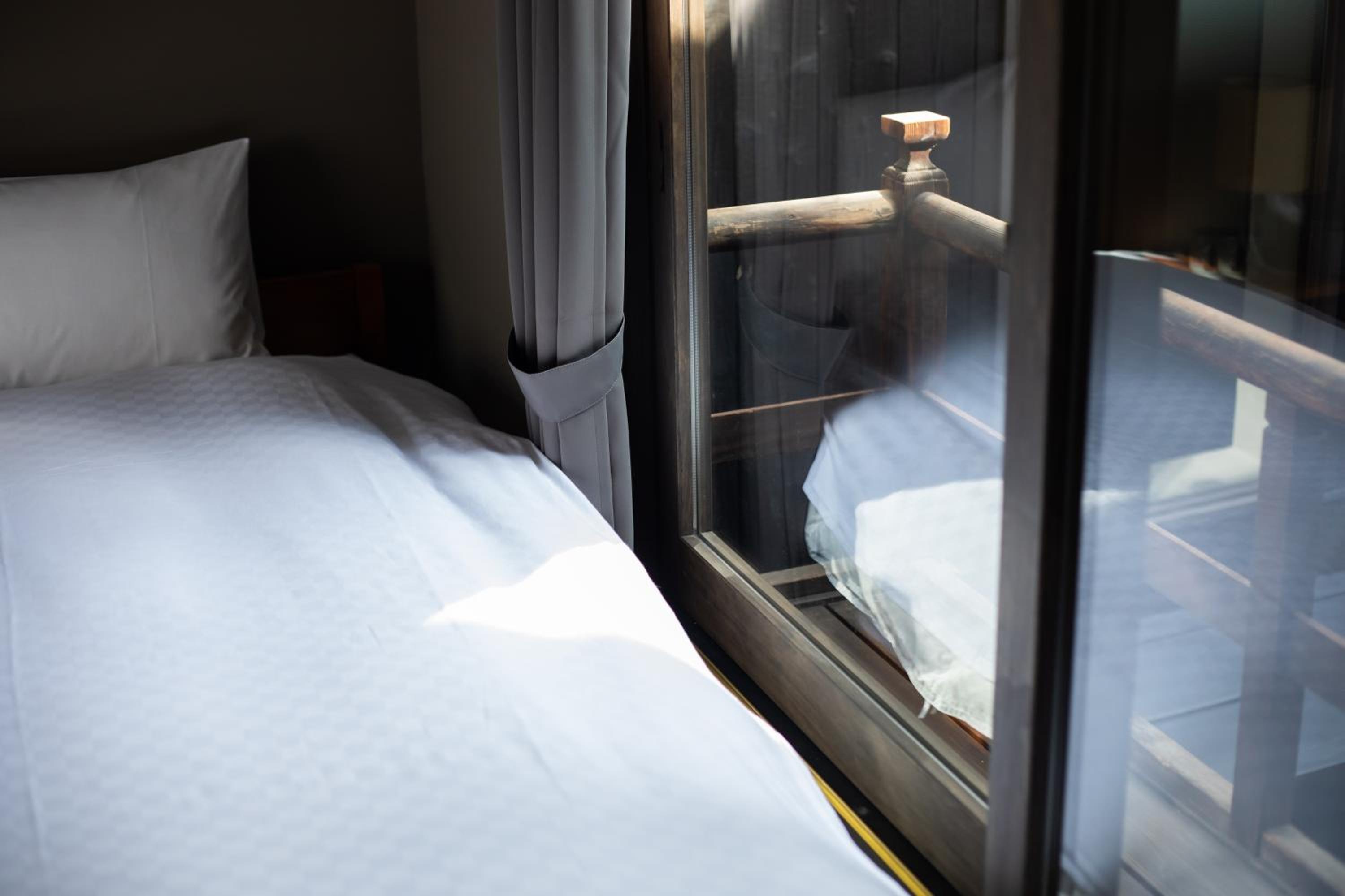 Deluxe Twin Room - Photo 6