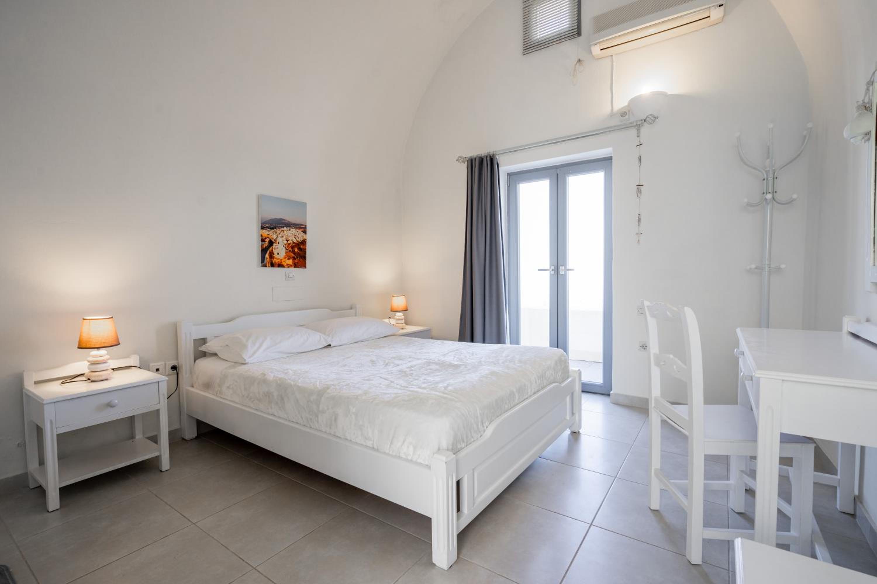 Deluxe Double Room - Photo 9