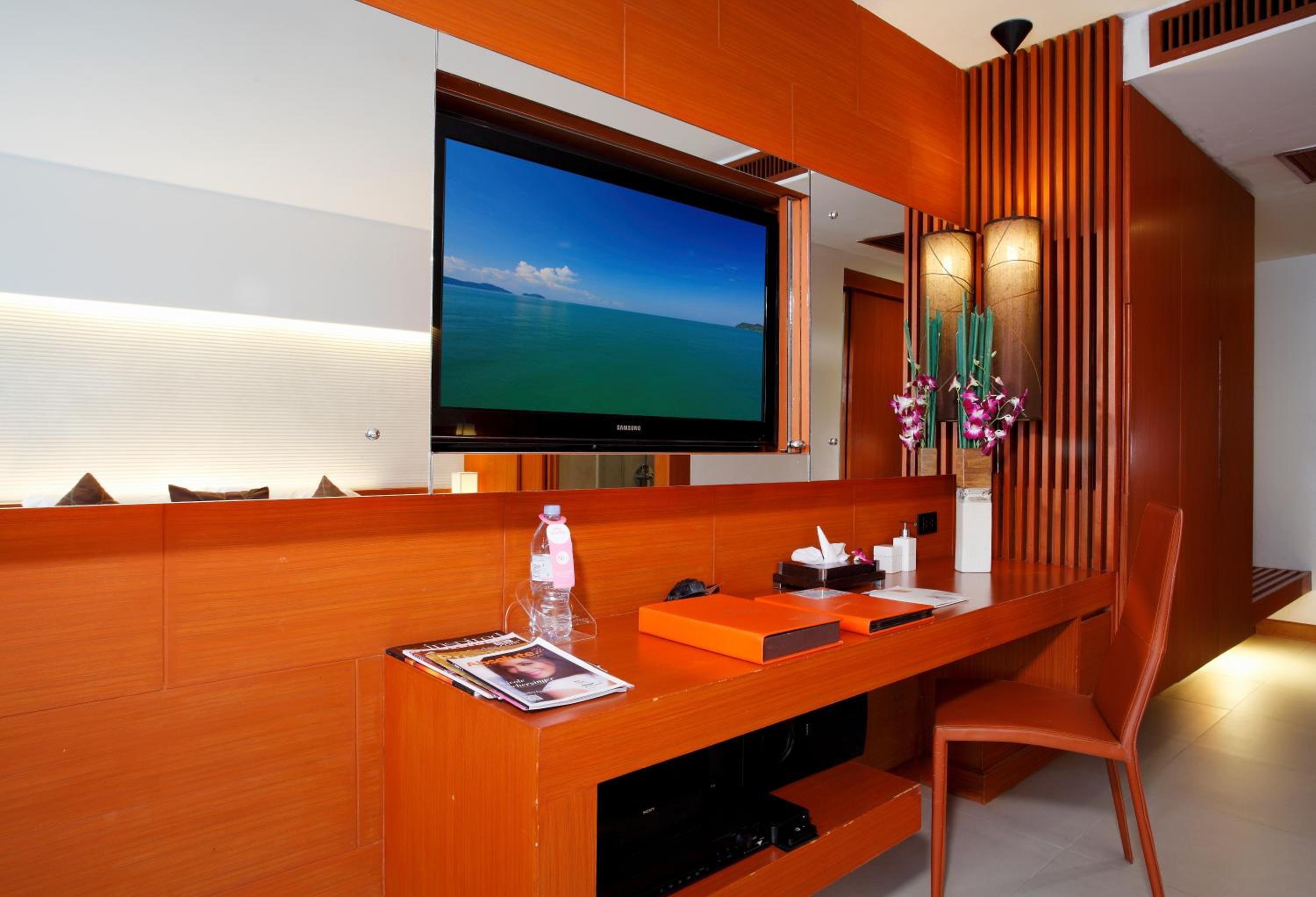Deluxe Double Room Pool Access with Daily Complimentary Mini-bar - Photo 6