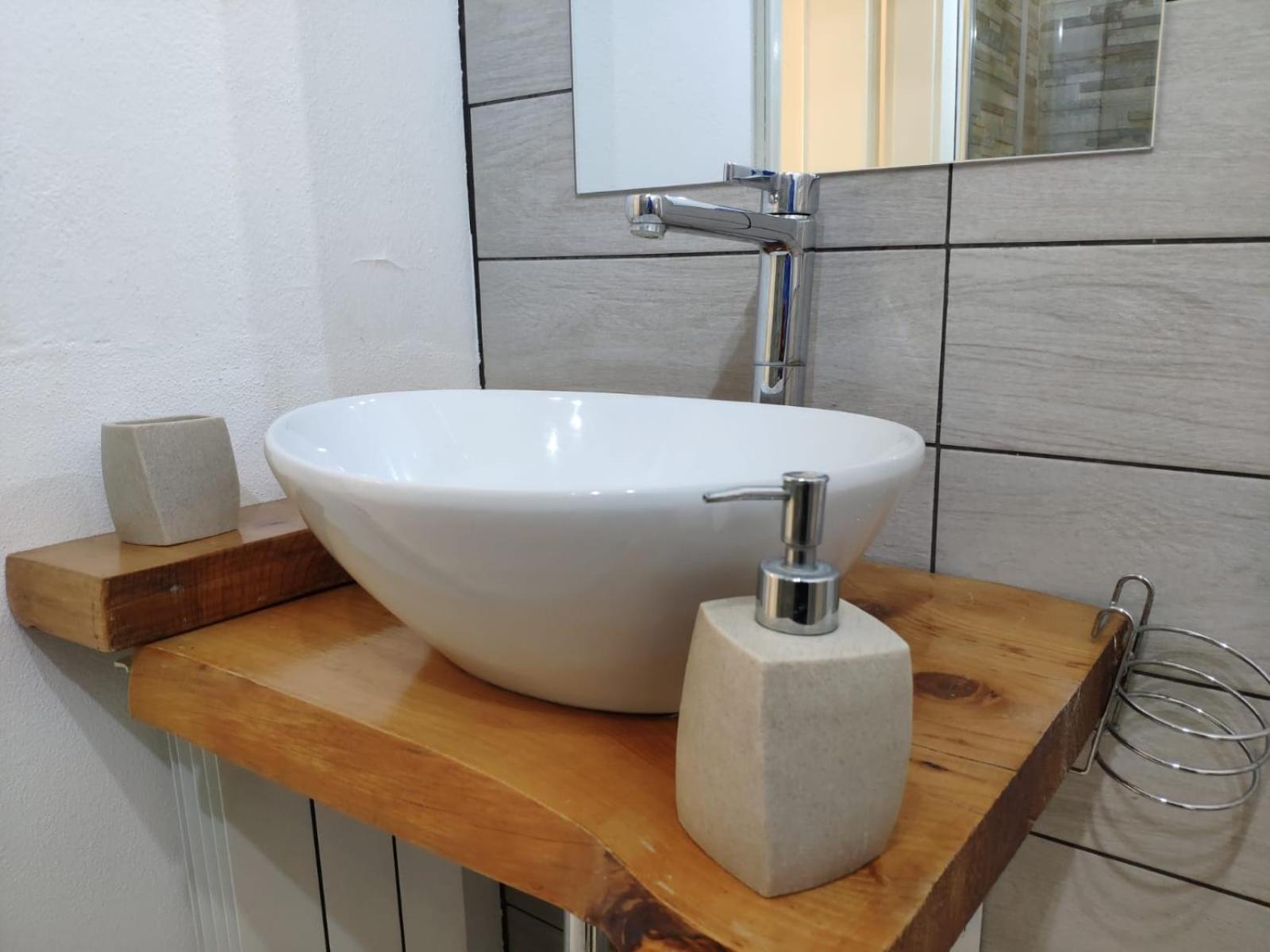 Double Room with separated private bathroom - Photo 6