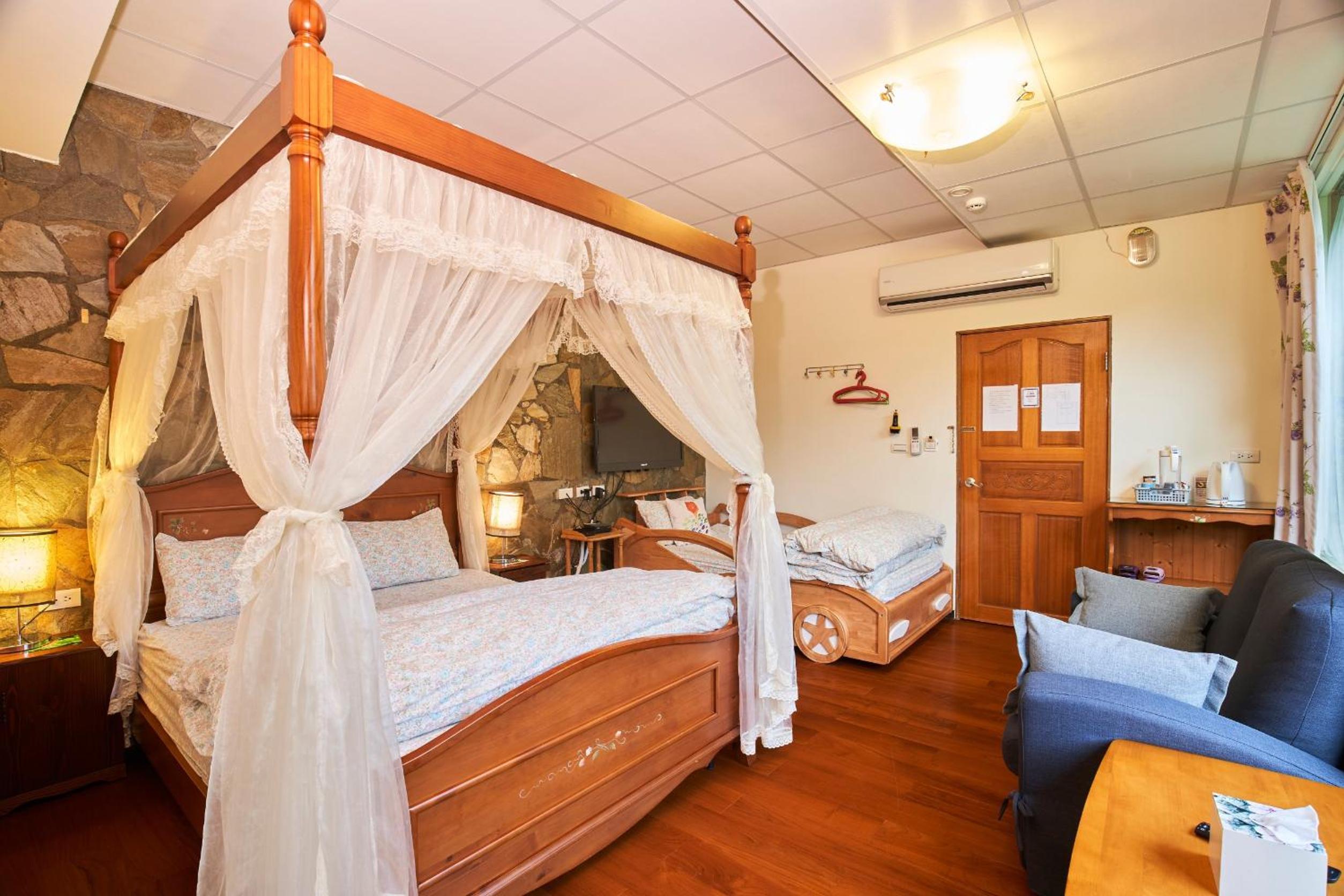 Large Double Room photo 2
