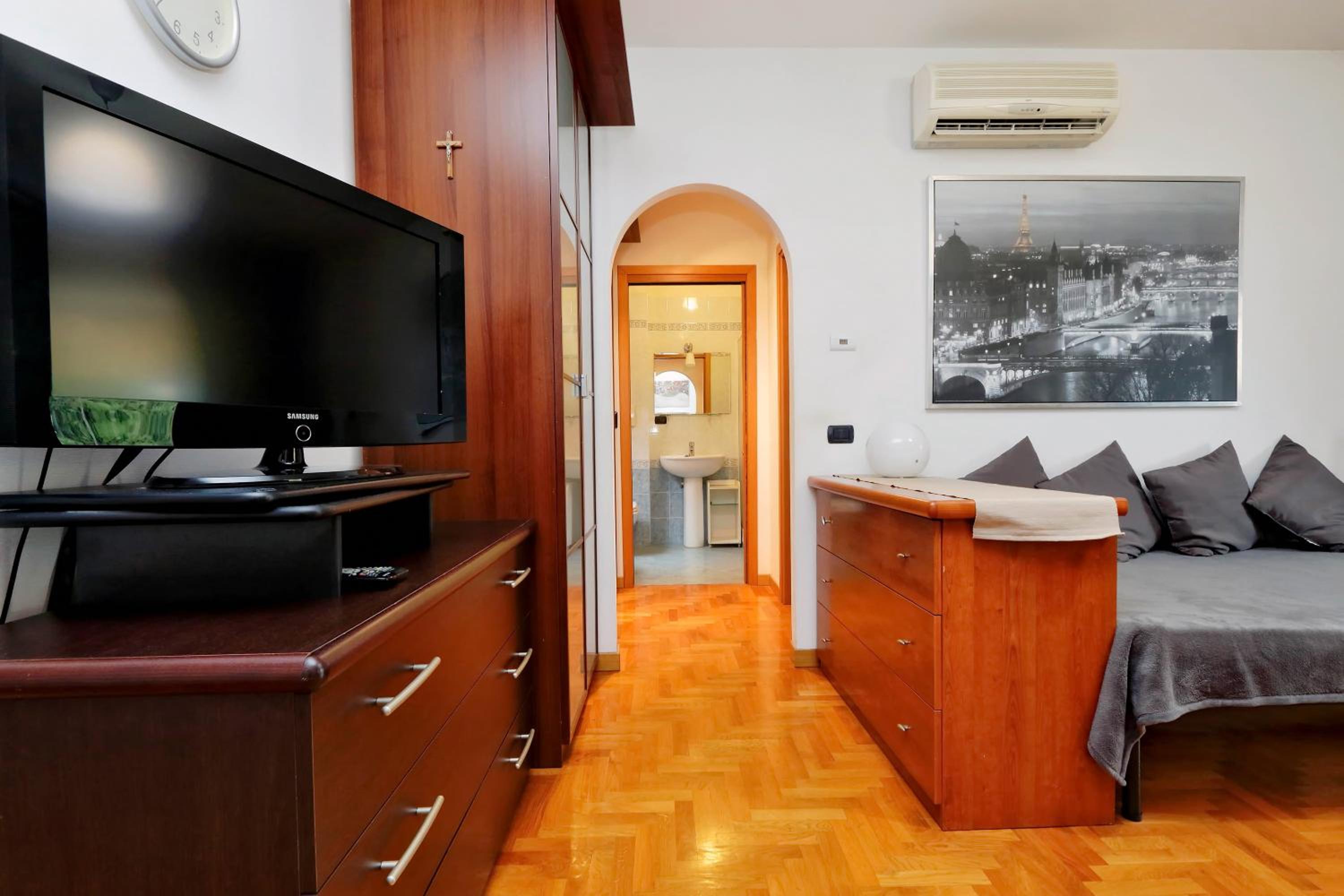 One-Bedroom Apartment