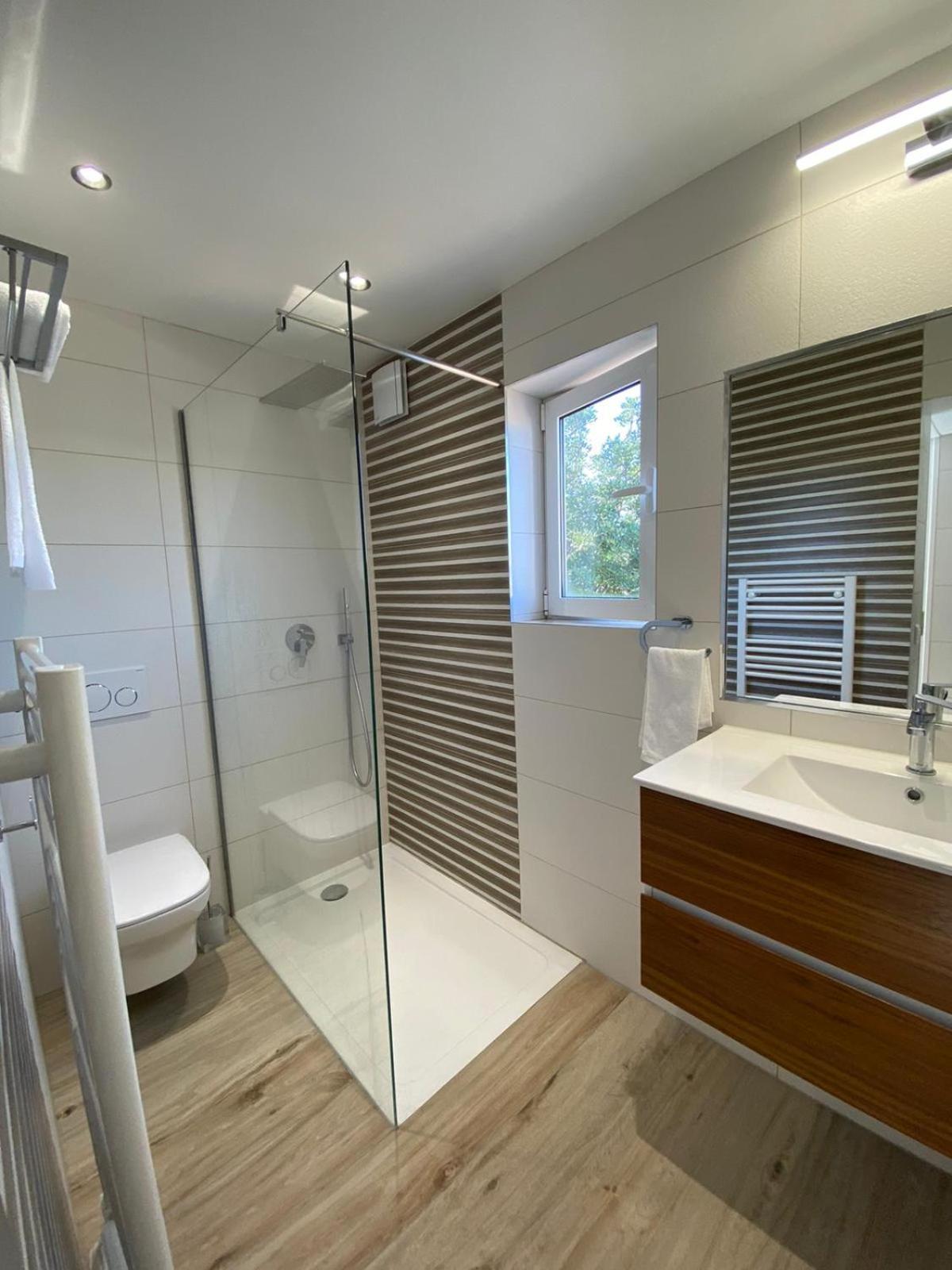 King Suite with Pool View photo 3