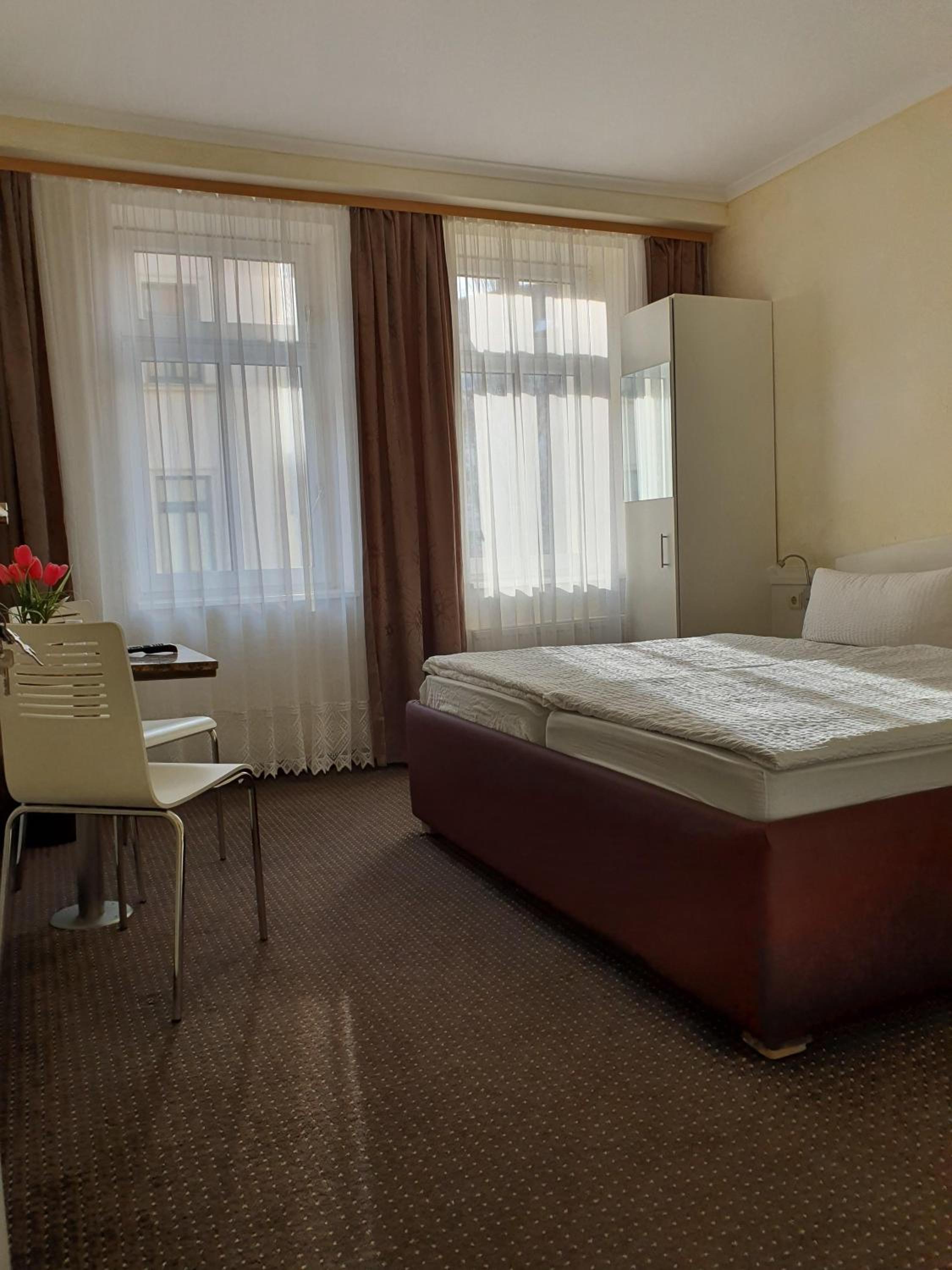 Standard Twin Room with Shared Bathroom