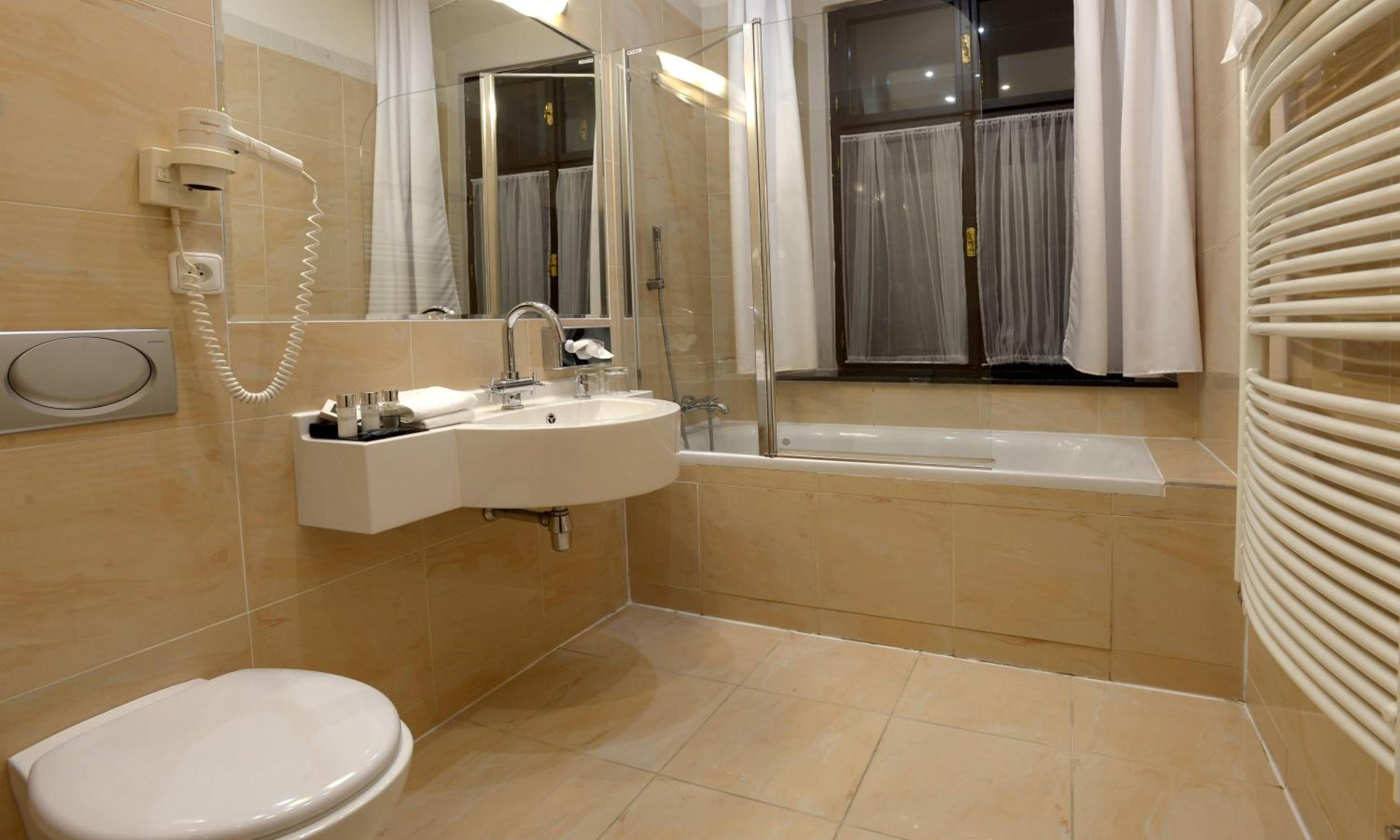 Double Room - Photo 9