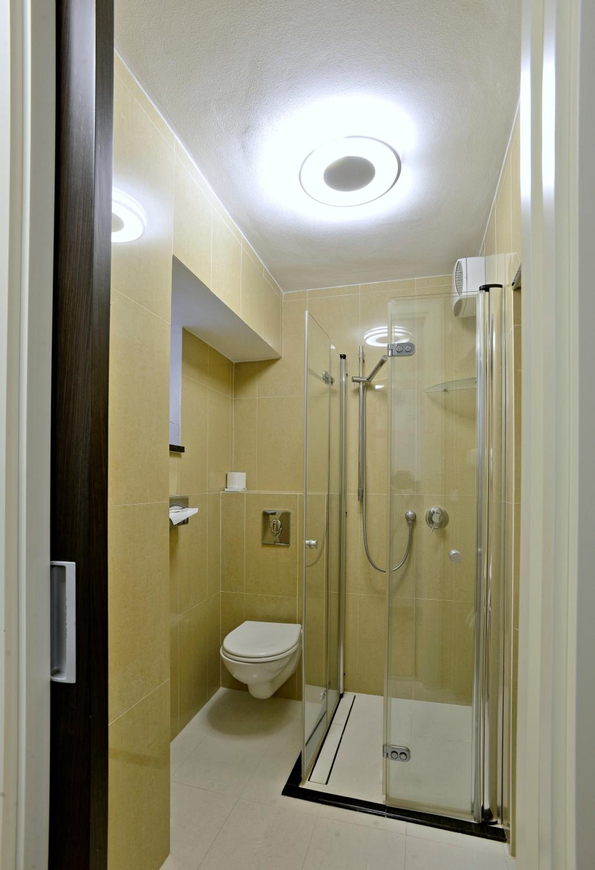 Double Room - Photo 8
