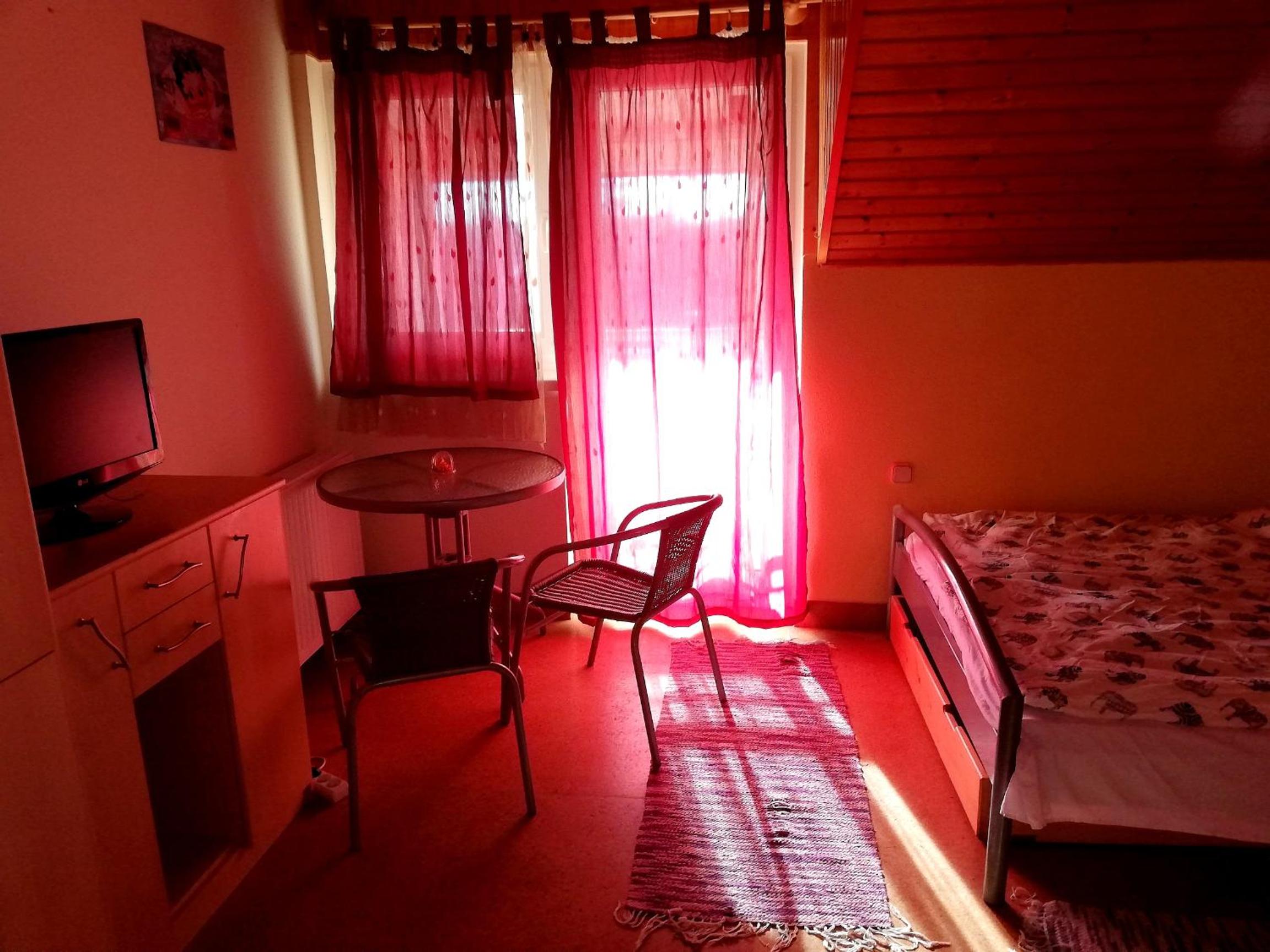 Double Room with Private Bathroom - Photo 2