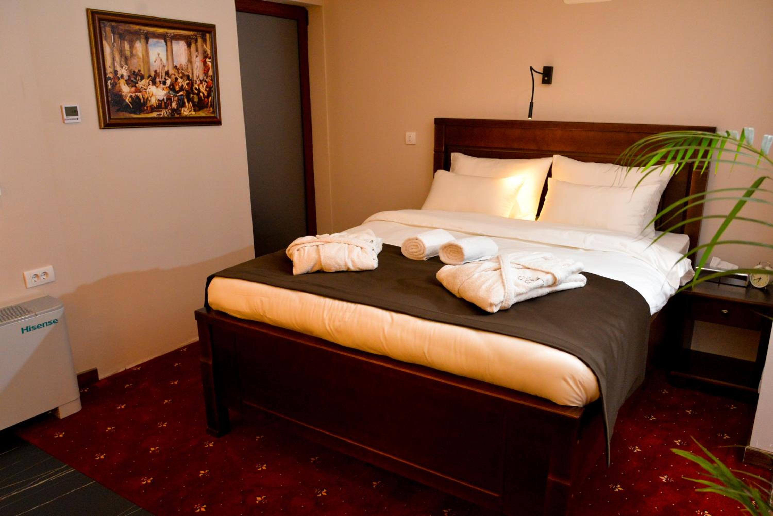 Deluxe Double Suite with Jacuzzi and Sauna
