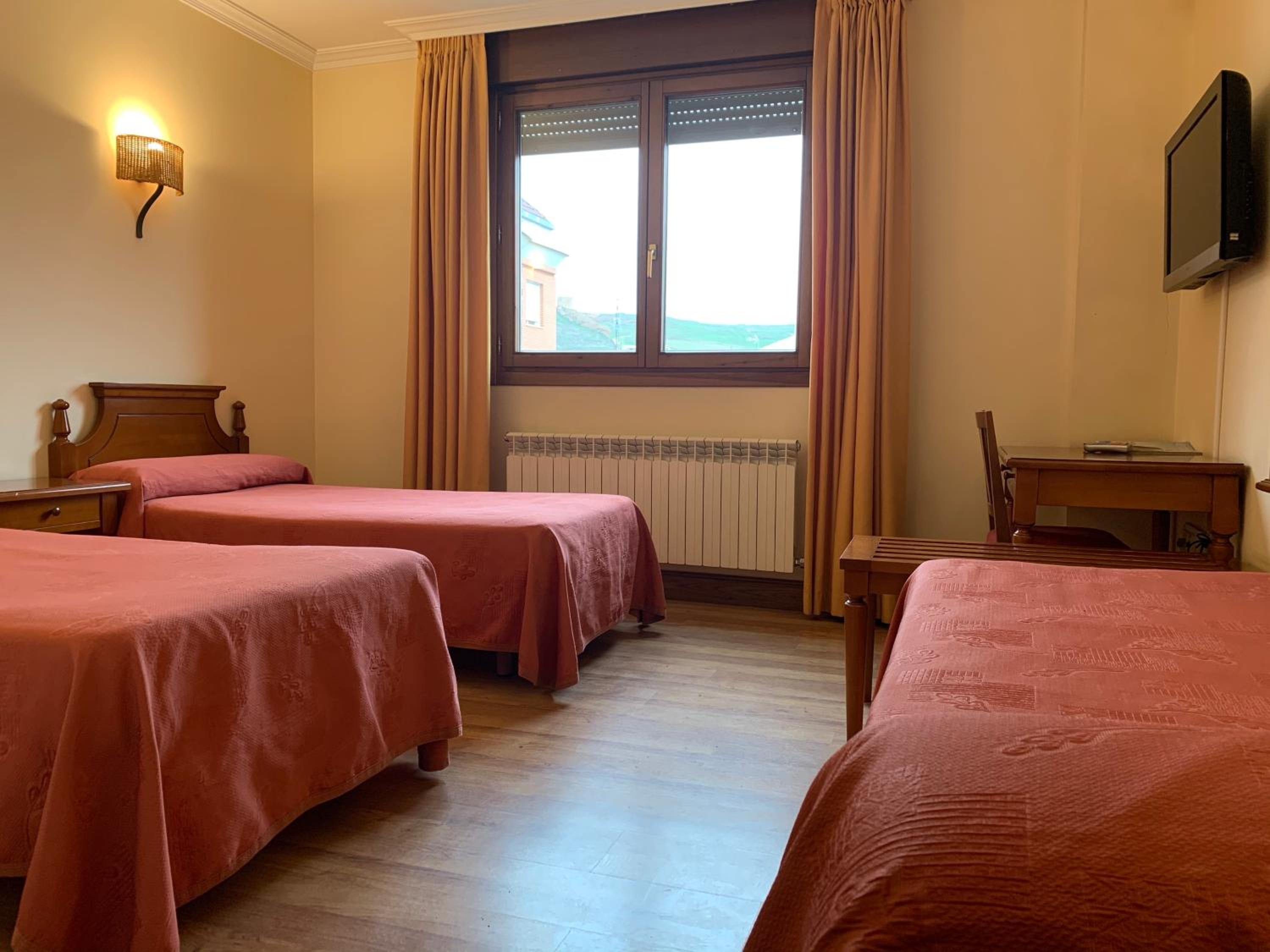 Standard Triple Room - Photo 6