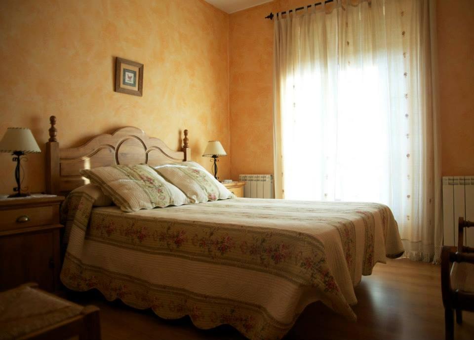 Three-Bedroom House - Photo 2