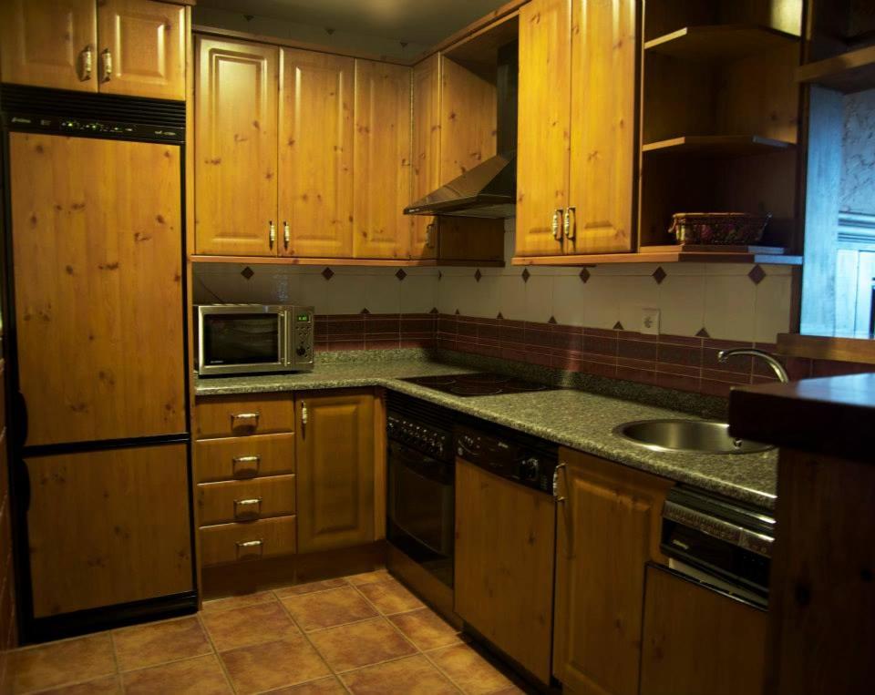 Three-Bedroom House - Photo 5