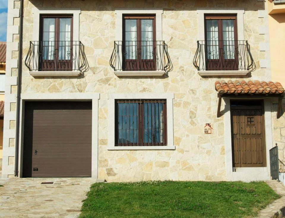 Three-Bedroom House - Photo 11