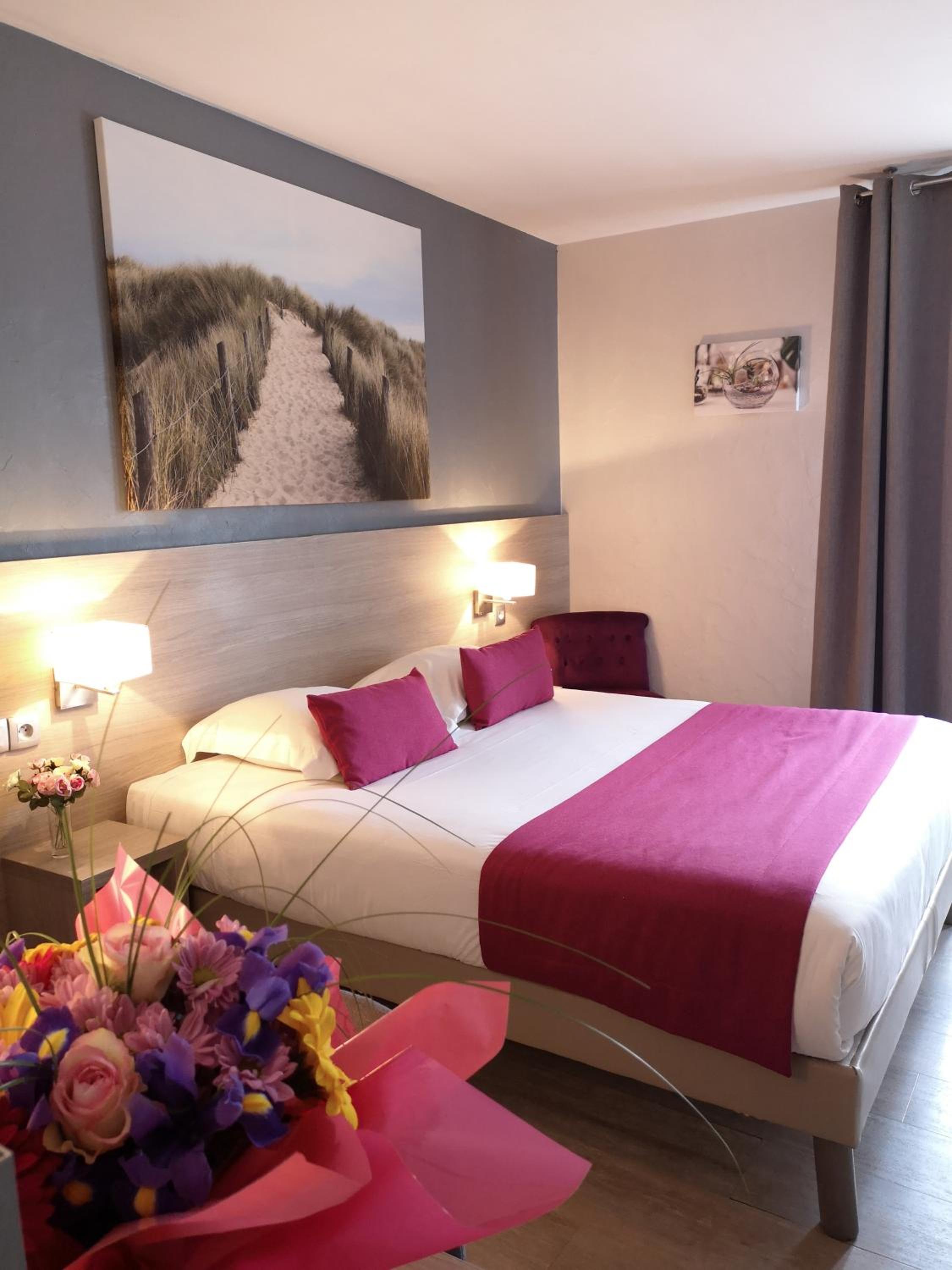Double Room with Balcony - Photo 8
