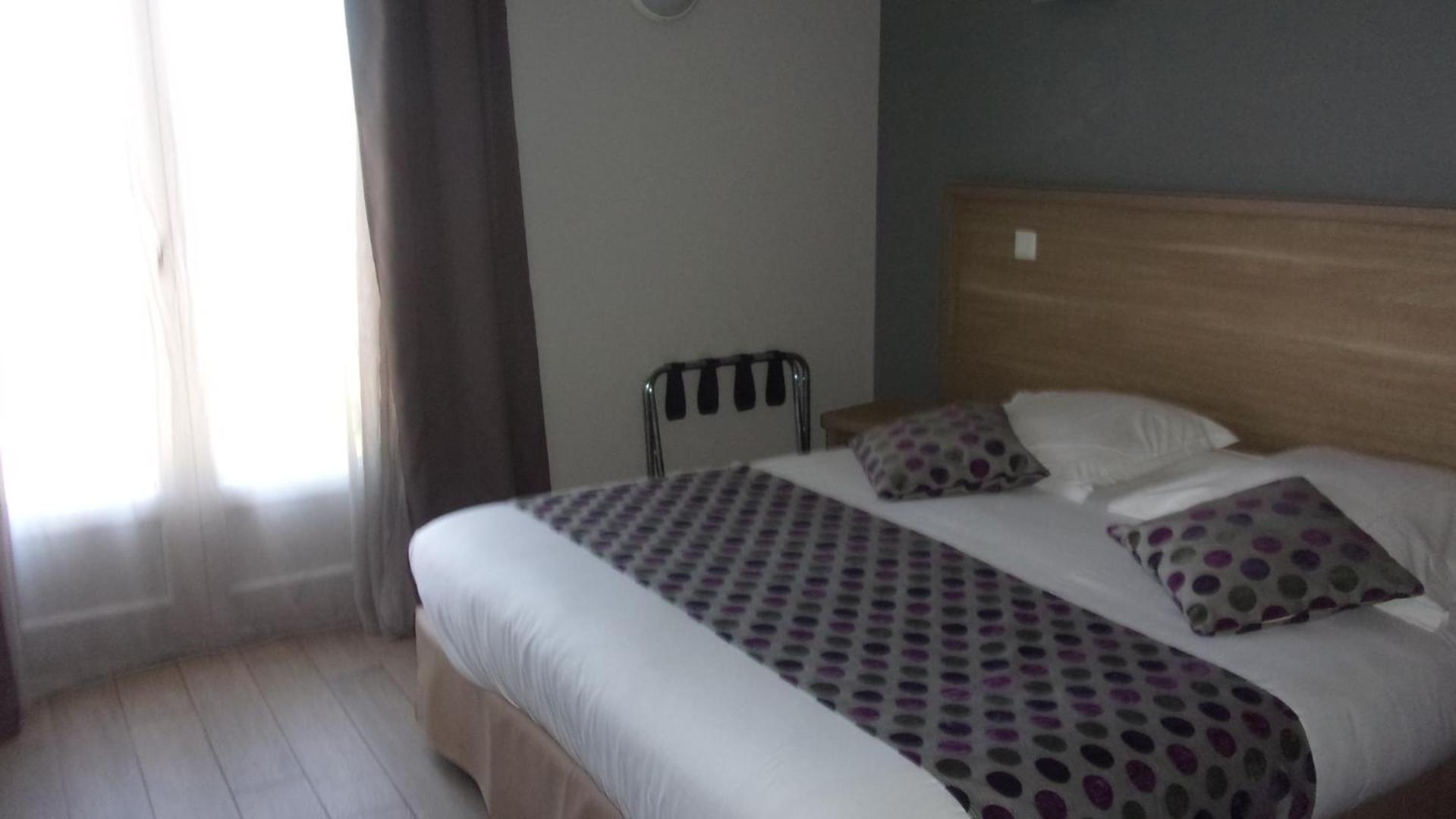Double Room with Balcony - Photo 4