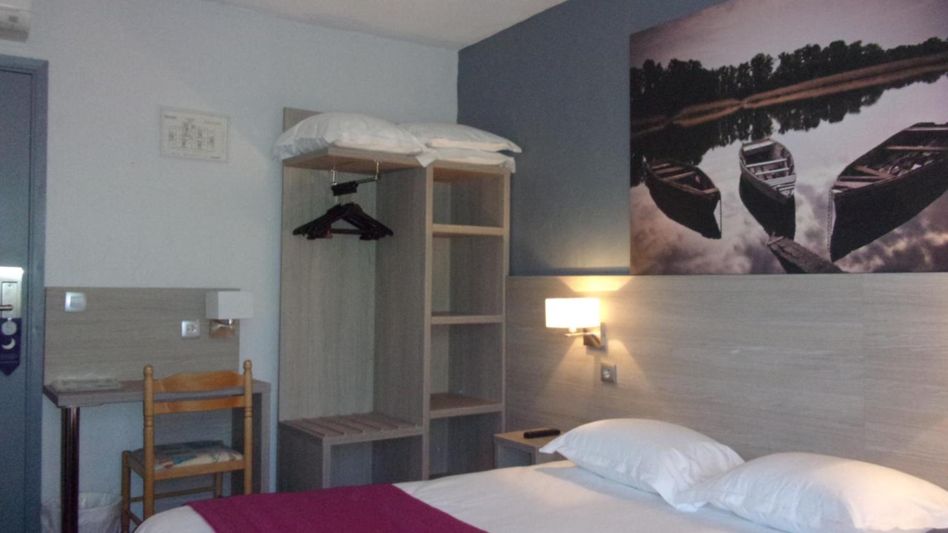 Double Room with Balcony - Photo 5