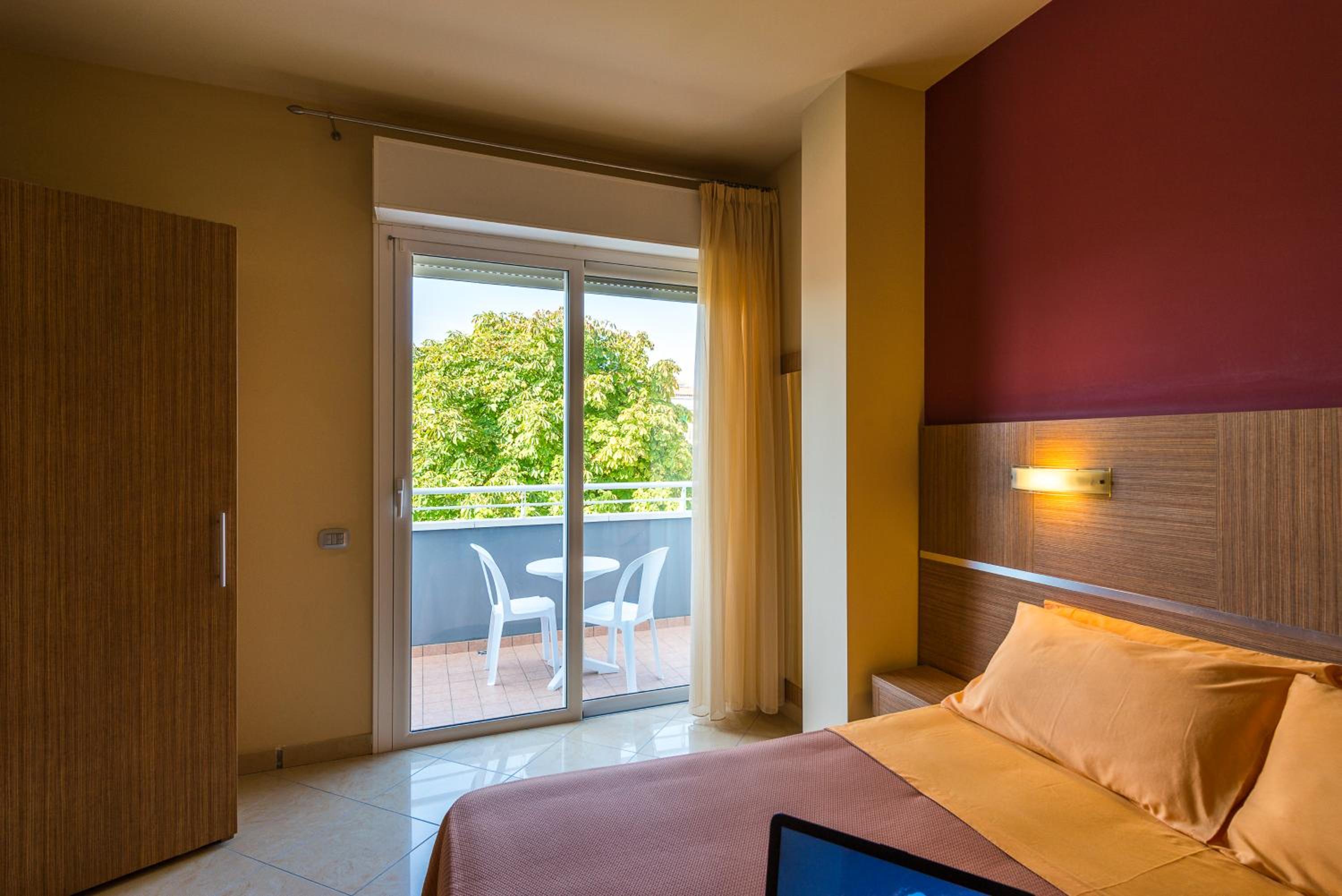 Triple Room - Photo 6
