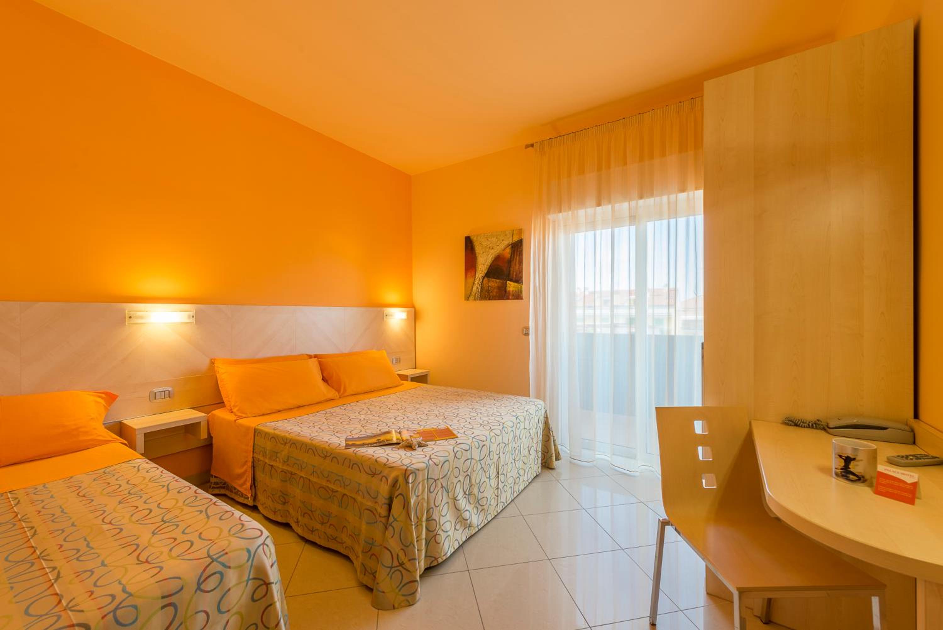 Triple Room - Photo 9
